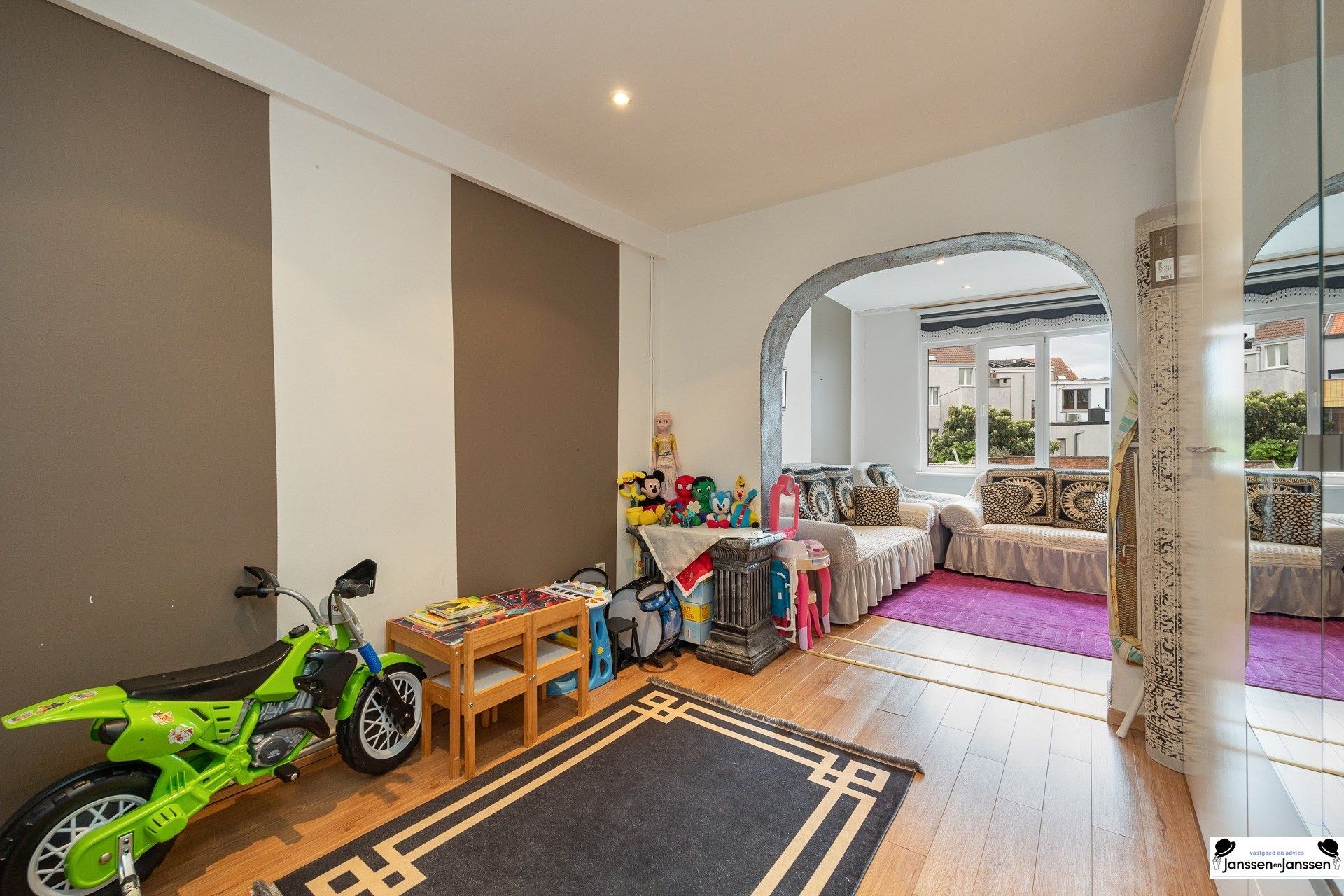 Ruime instapklare woning met 3 à 4 slaapkamers in 2060 Antwerpen! foto 15