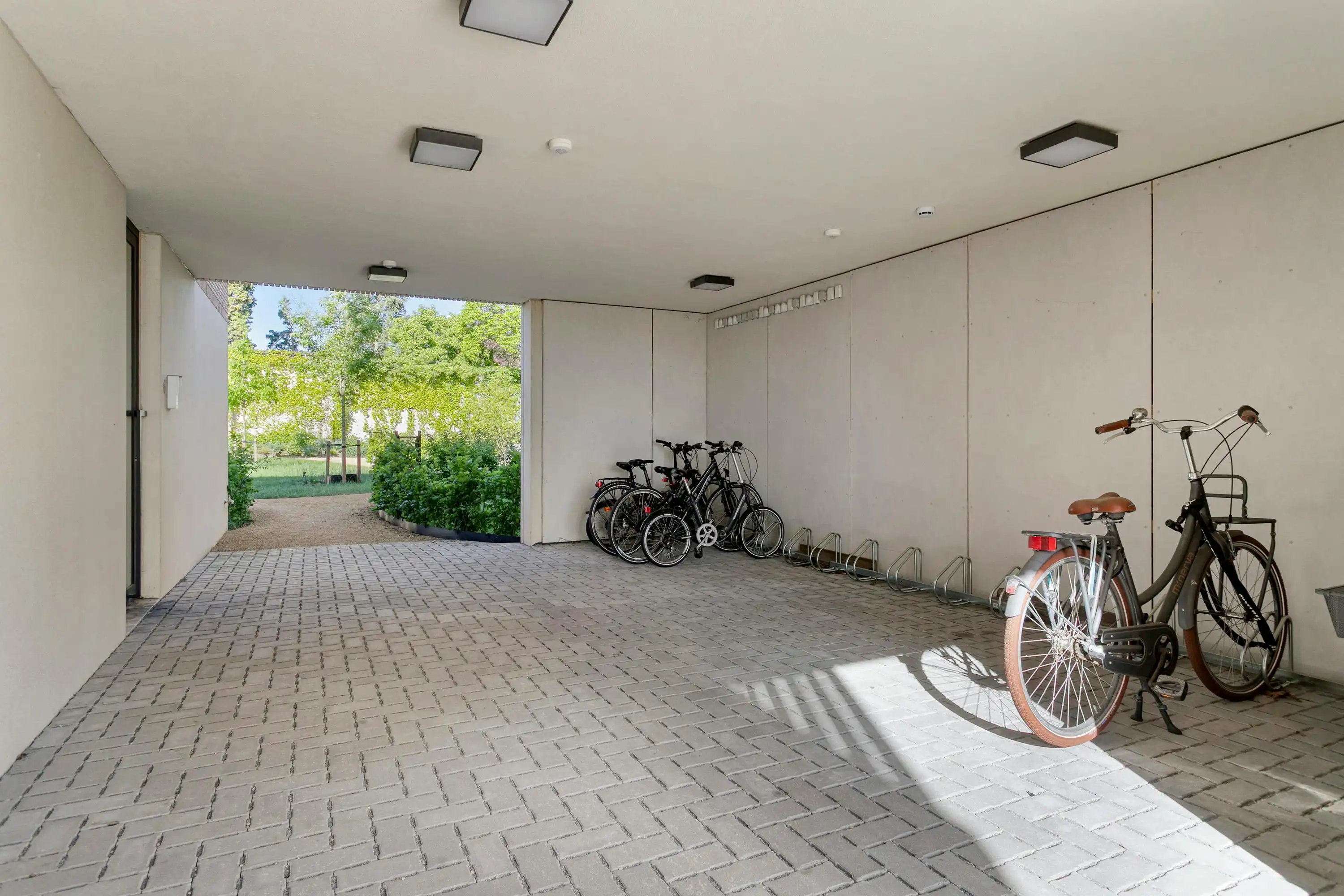 Gelijkvloers appartement met tuin te koop in Kruisem foto 17