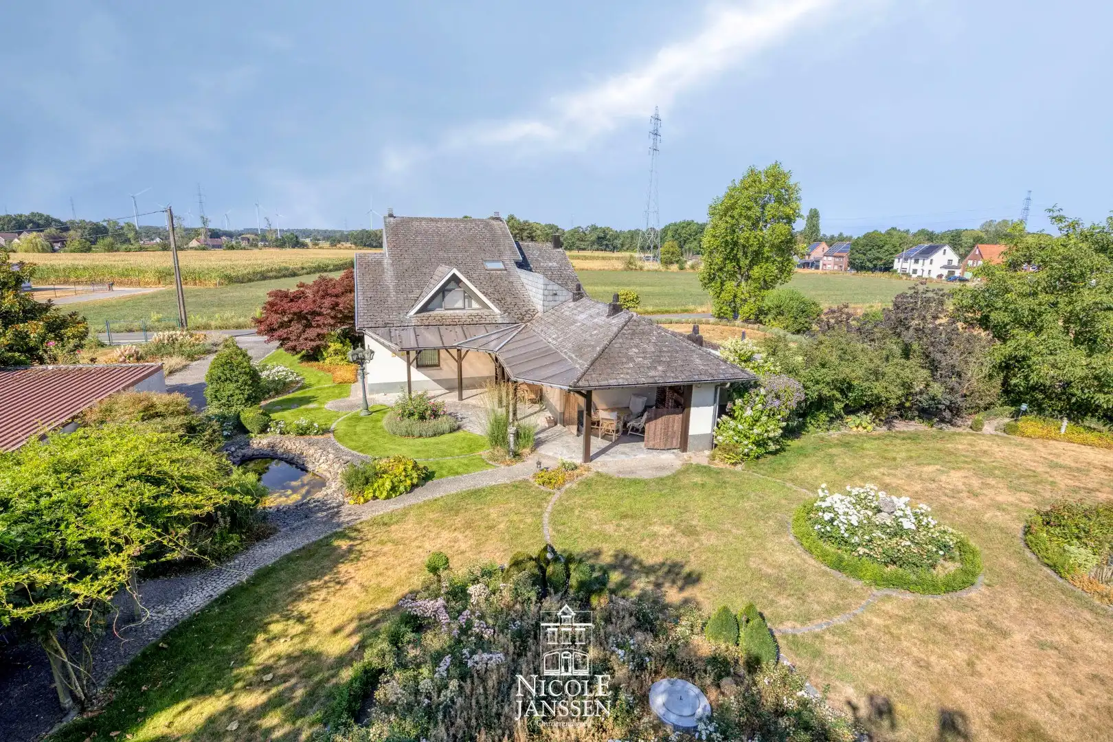 Ruime woning in landelijke omgeving foto 2