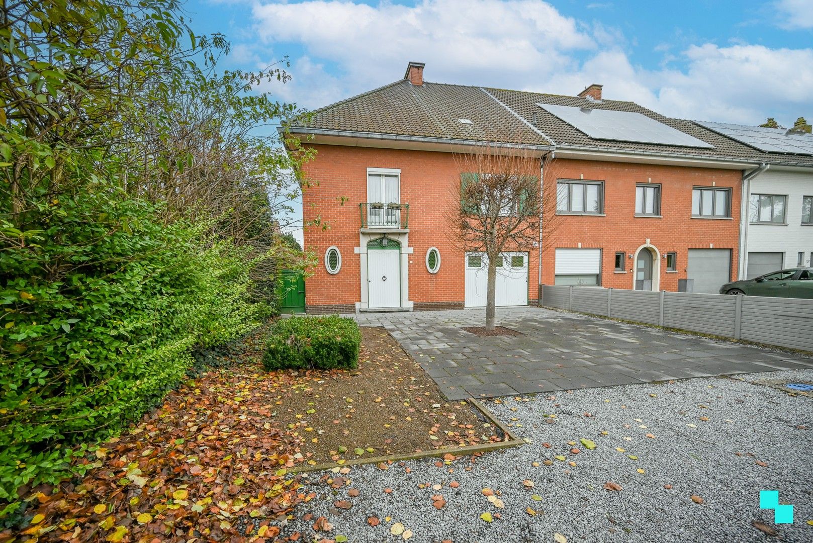 Zeer ruime woning te Heule foto {{pictureIndex}}