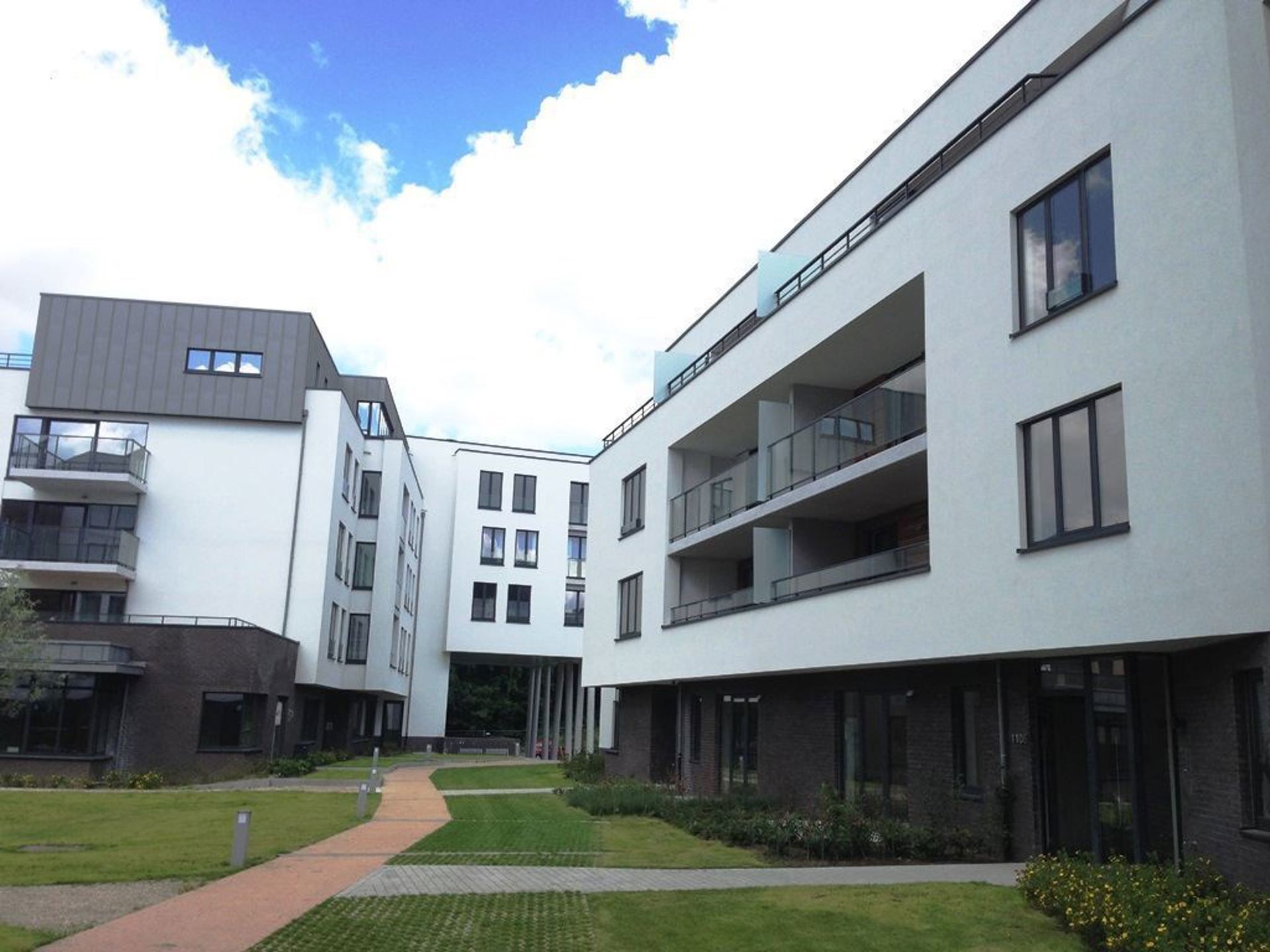 PARK LANE - Parkeerplaatsen te huur foto 2