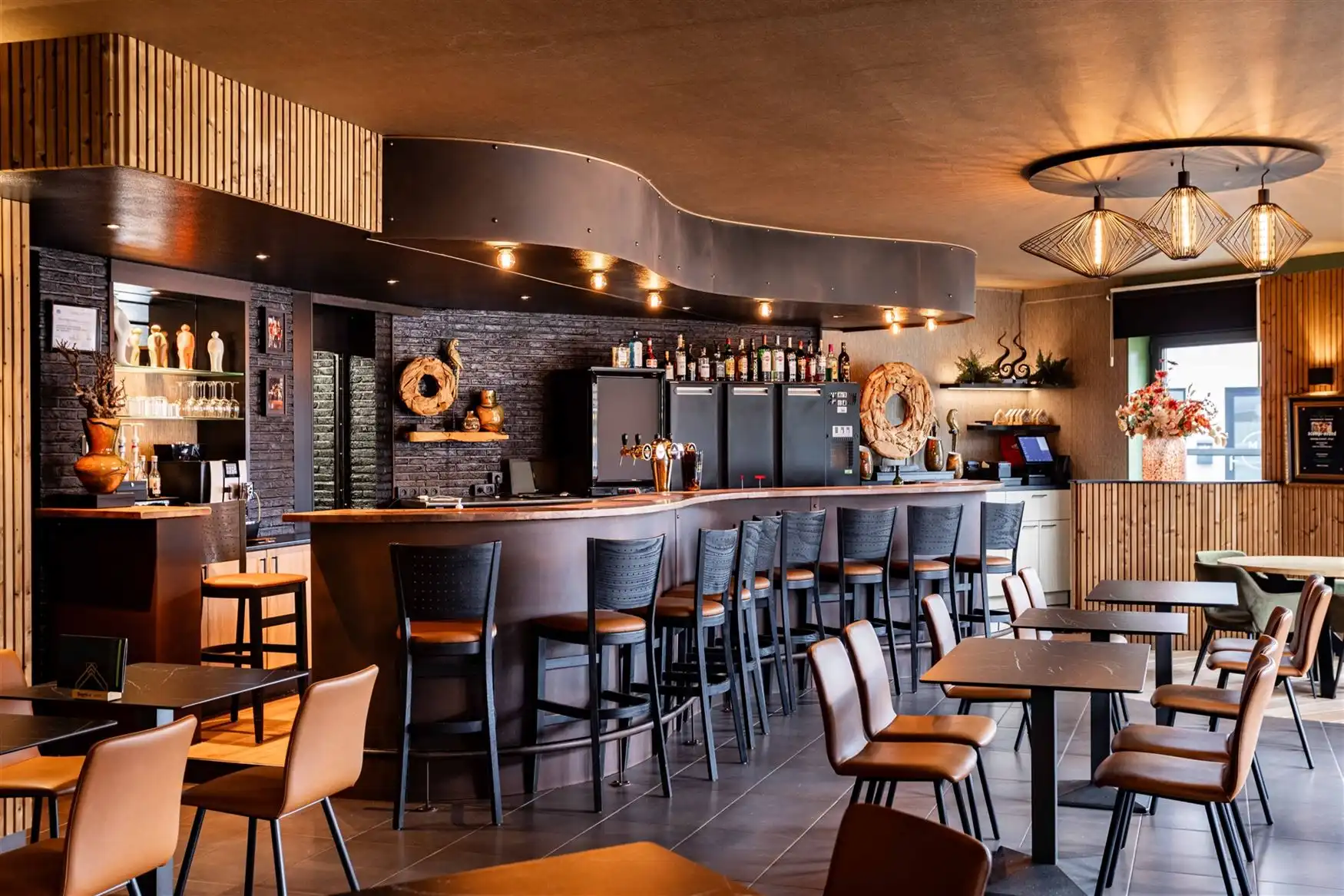 Horeca-eigendom met bovenliggend appartement foto 6