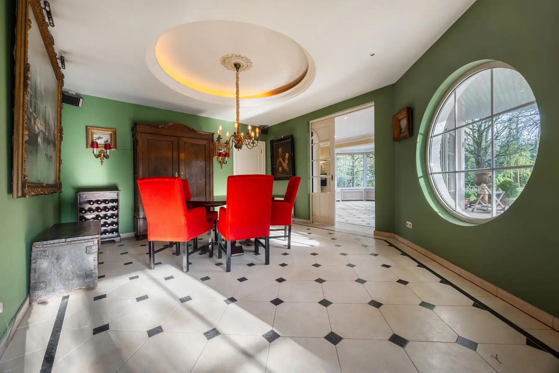 Unieke villa met 4 slpks, 3 bdks, riante garage & guesthouse foto 5