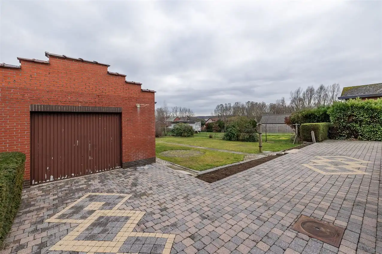 Unieke ligging boven de Mottevallei – renovatiekans met waarde-opportuniteit foto 27