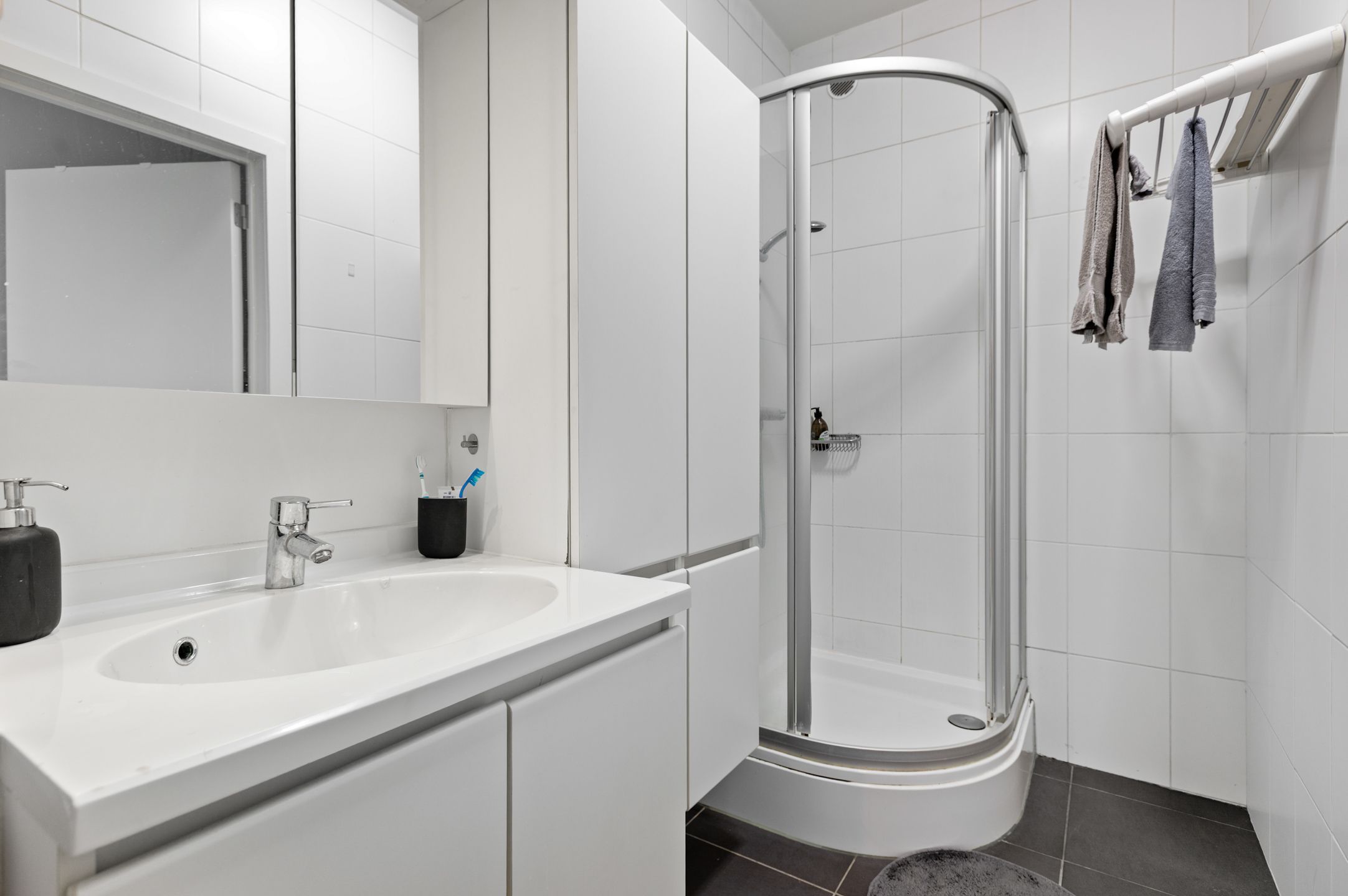 Hip éénslaapkamer appartement mét garage en kelderberging te huur! foto 11