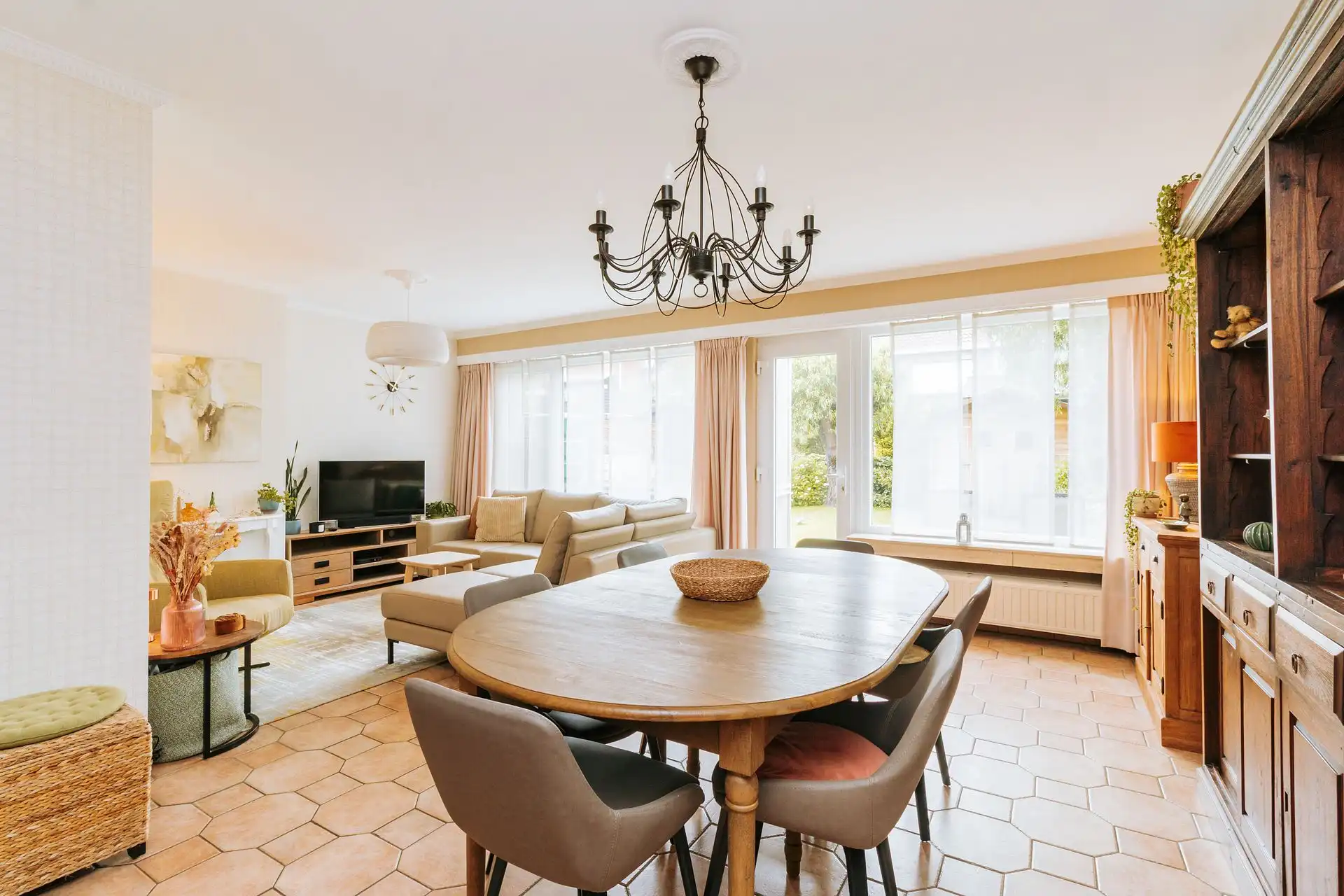 Gezinswoning met vier slaapkamers + tuin en garage foto 3