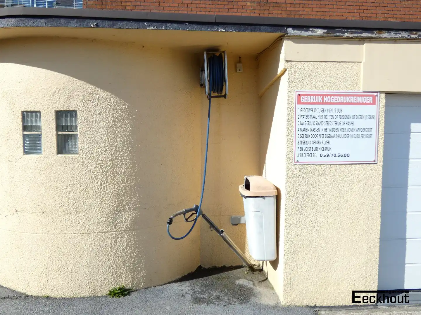 Garagebox met automatische poort dicht bij strand en duinen foto 11