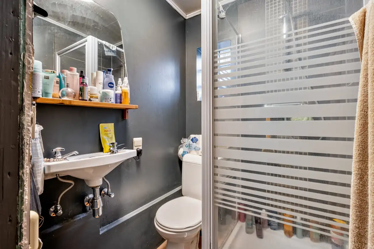 Charmante gesloten (kangoeroe)woning met heel wat potentieel op een gegeerde locatie in Oostakker! foto 24