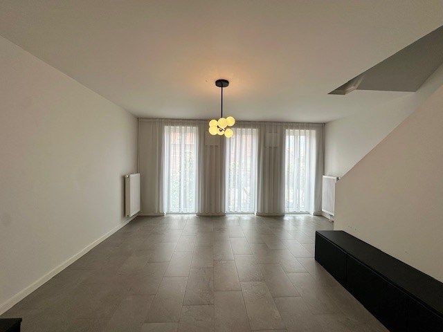 Charmant triplexappartement te huur in het hart van de dorpskern in Neeroeteren. foto 3