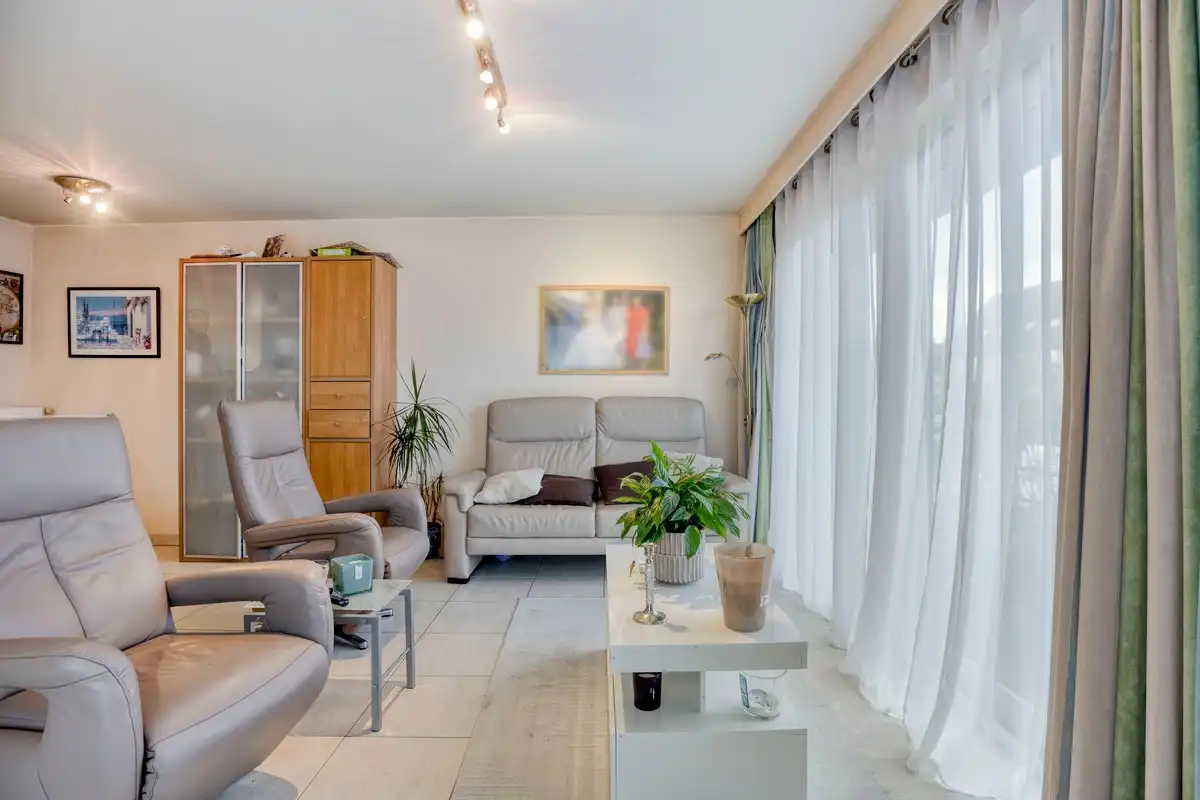 Gemeubeld hoek appartement met twee slaapkamers foto 7