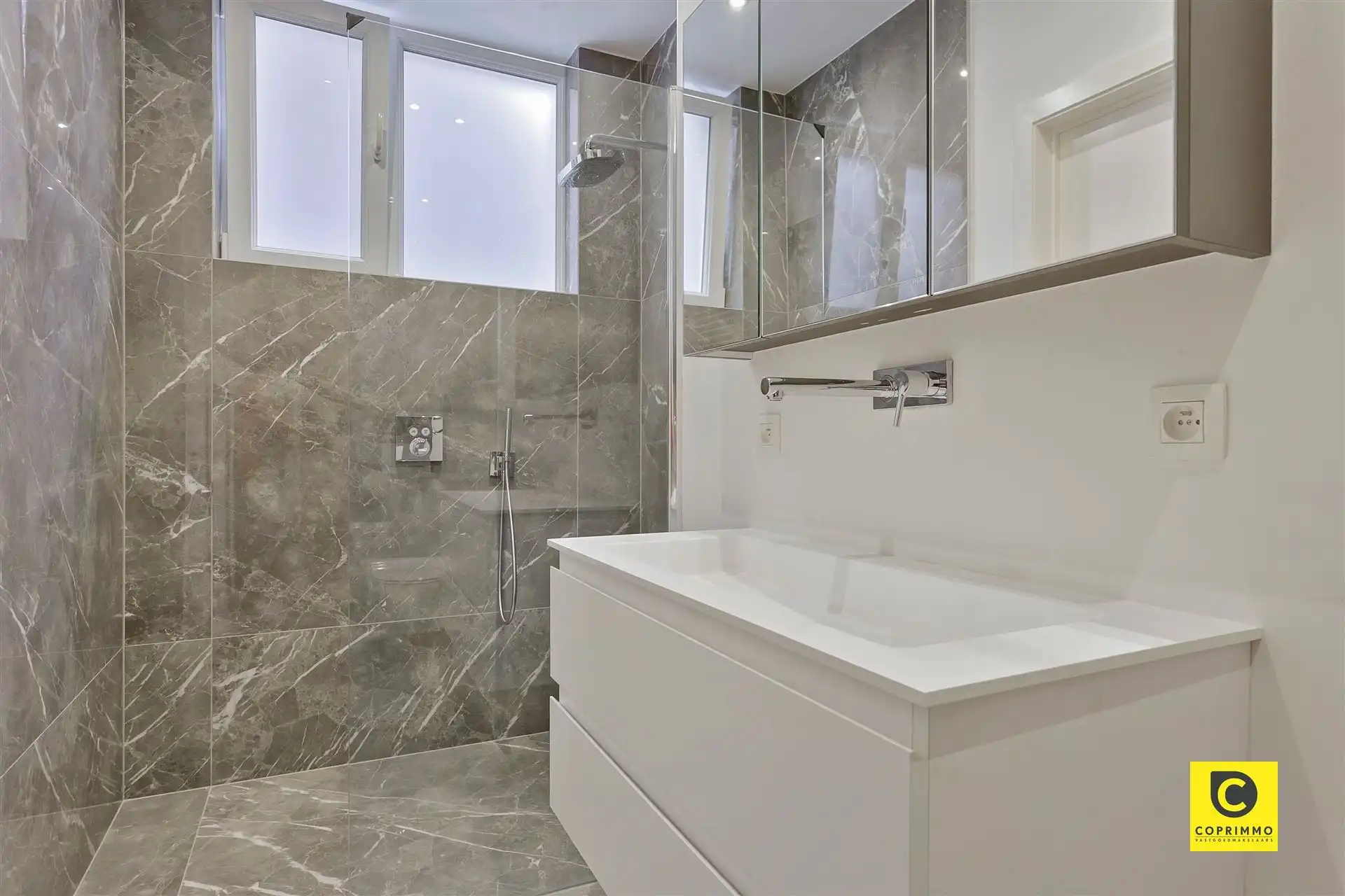 Ruim gerenoveerd 3 slpk app te Diamantwijk! foto 6