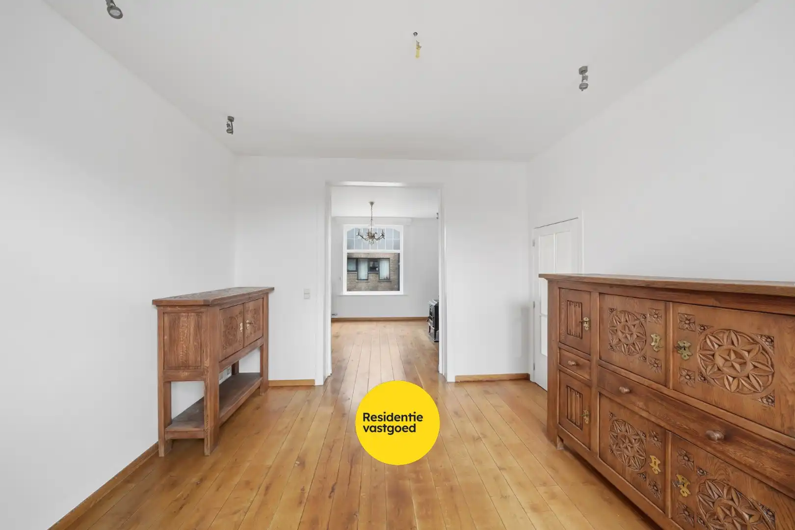 Karaktervolle instapklare hoekwoning met inpandige garage en zonnige stadstuin foto 4