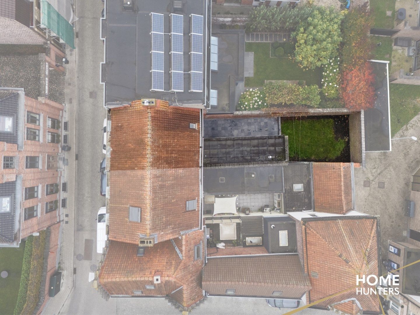 Verrassend ruime woning met 5 slaapkamers en zonnige stadstuin in het historische stadscentrum van Ieper foto 2