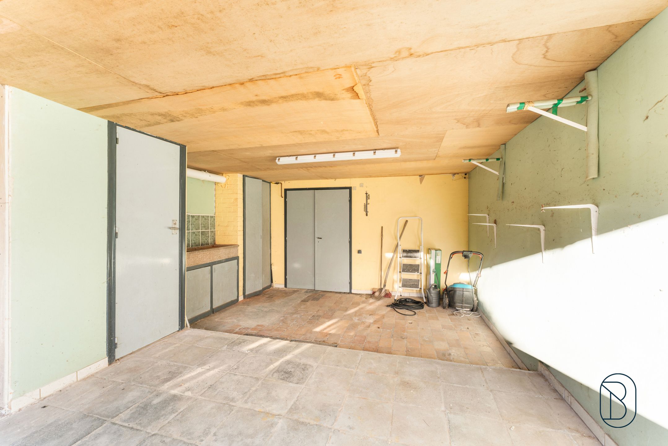 Topgelegen rijwoning met veel potentieel vlakbij het centrum foto 17