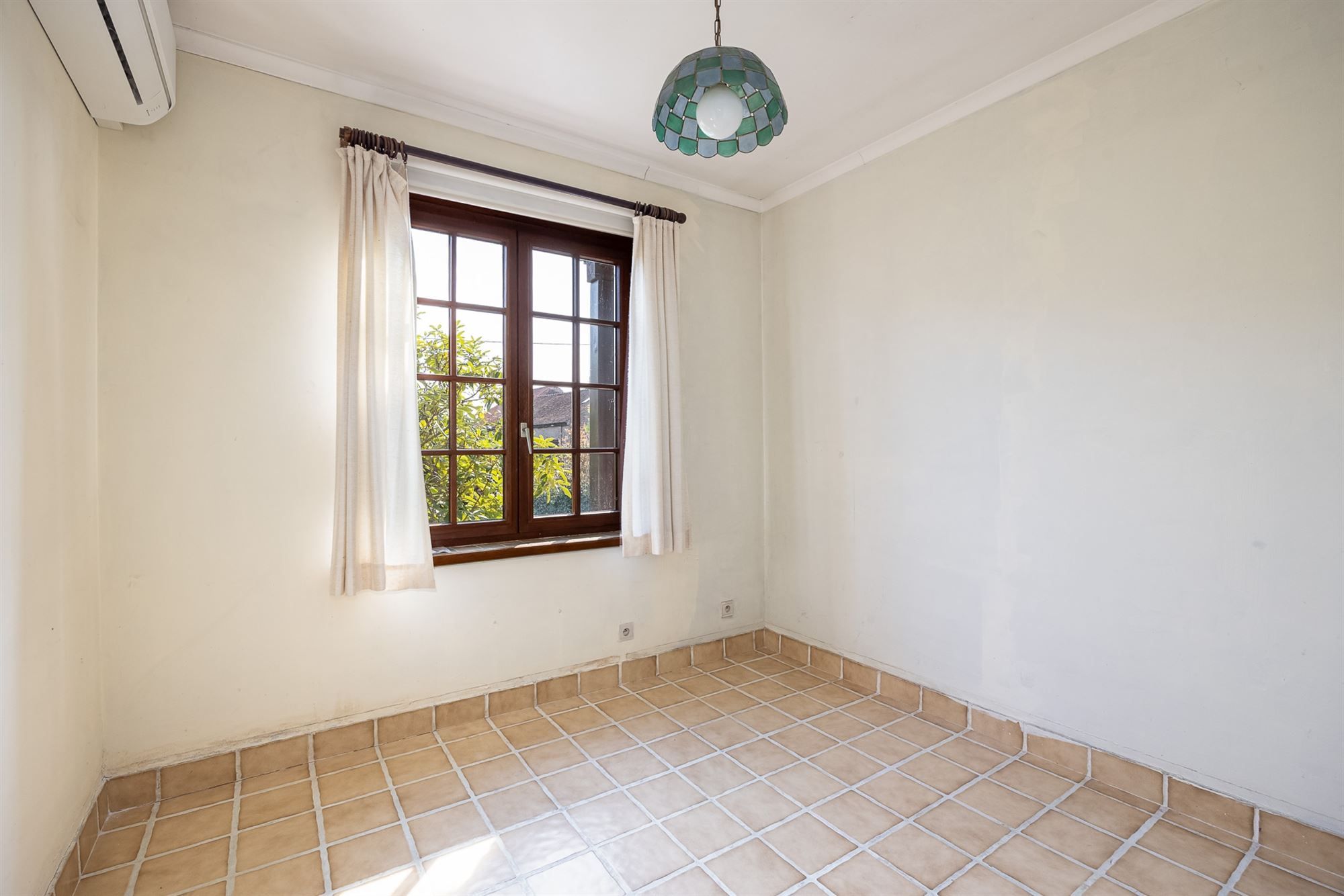 Open bebouwing met drie slaapkamers en grote tuin foto 16