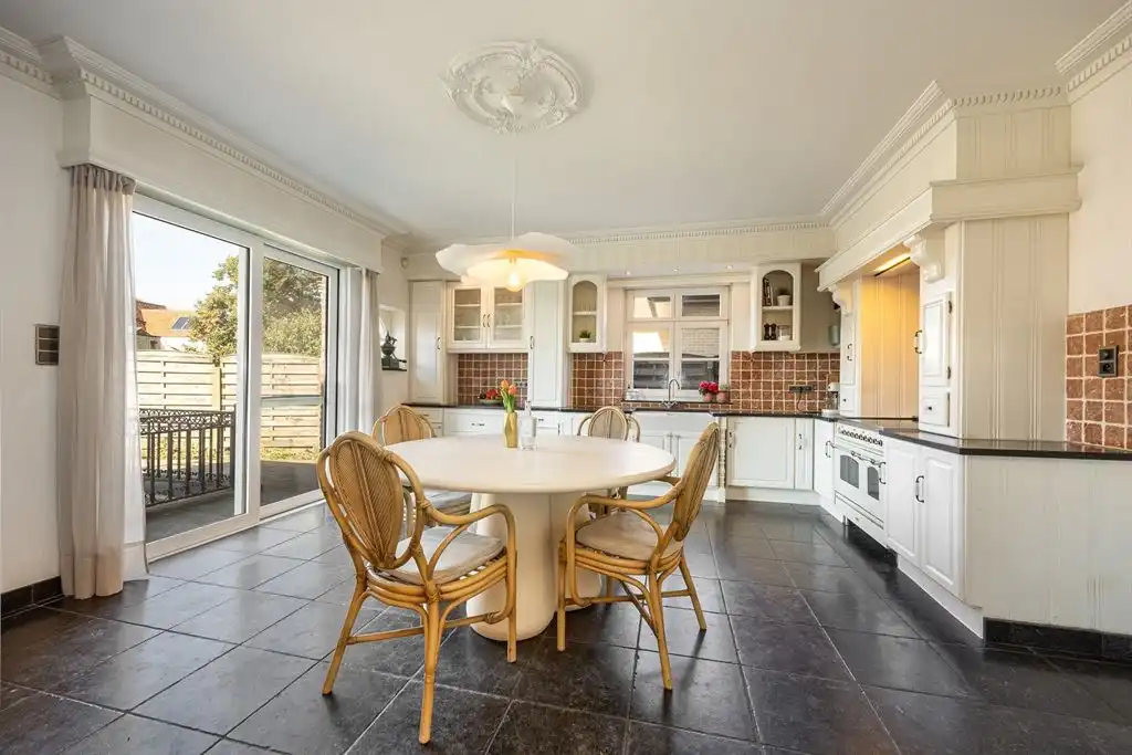 karaktervolle villa met zonnige tuin en zwembad foto 6