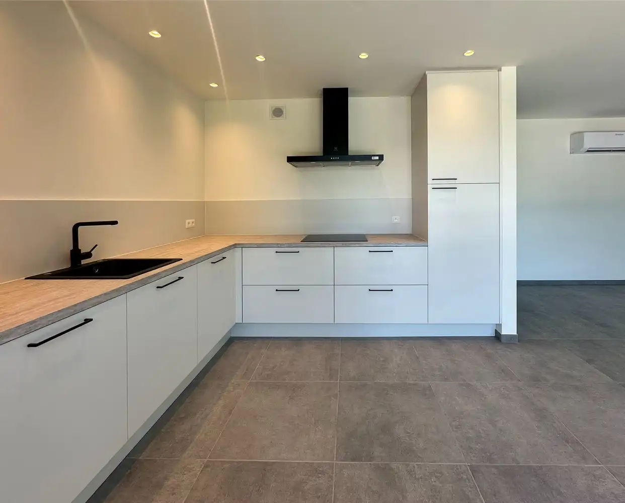 Nieuwbouwappartement met autostaanplaats in groene, bosrijke omgeving te Ranst. foto 3