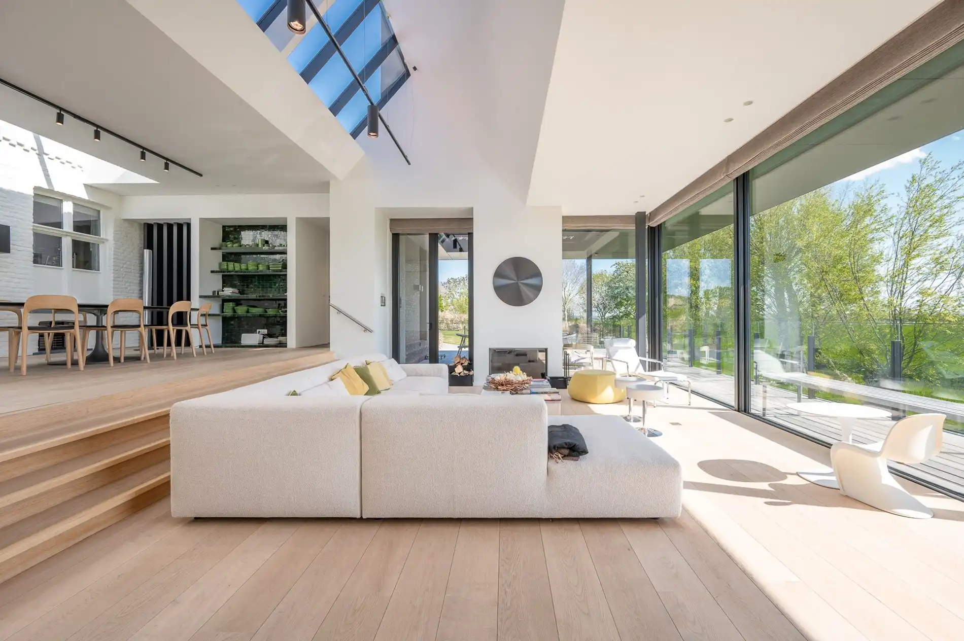 Uniek eigendom met adembenemende zichten gelegen op een perceel van ongeveer 3000 m². foto 4