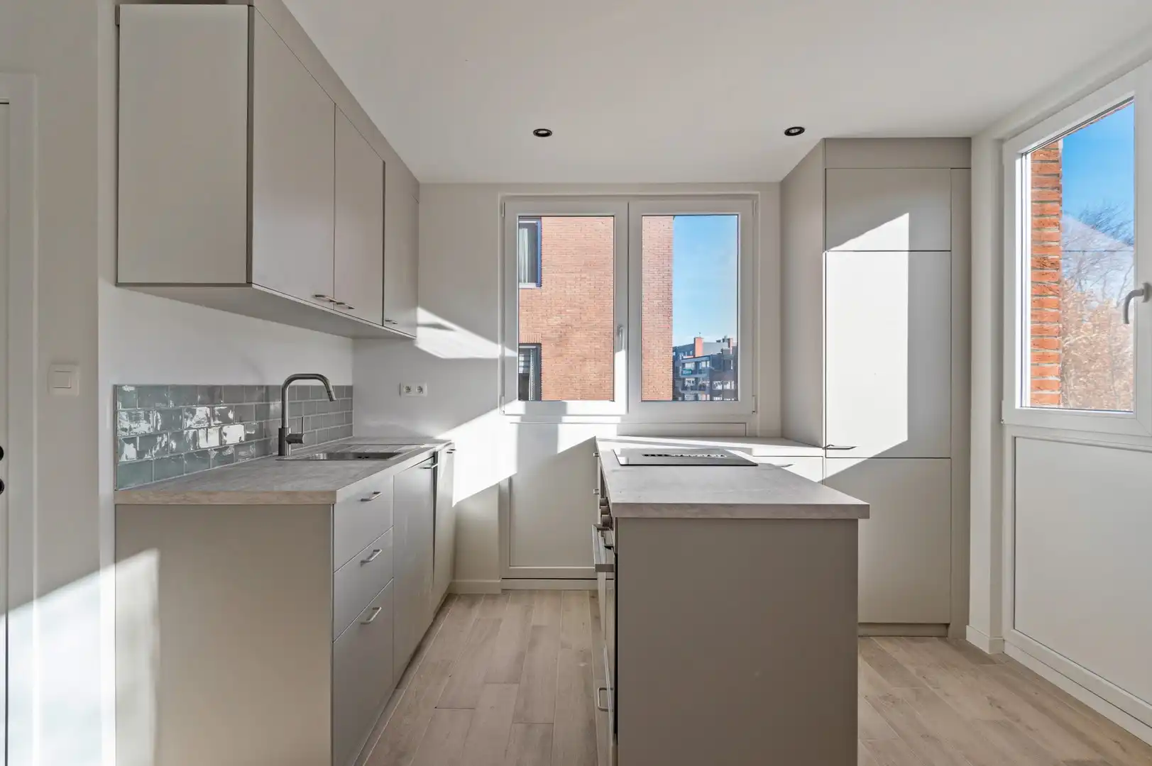 Gerenoveerd hoekappartement met terras in centrum Brasschaat foto 6
