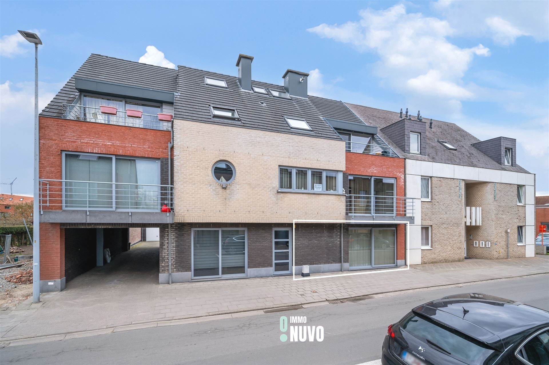 Gelijkvloers instapklaar 2 slaapkamer appartement met garage foto 3
