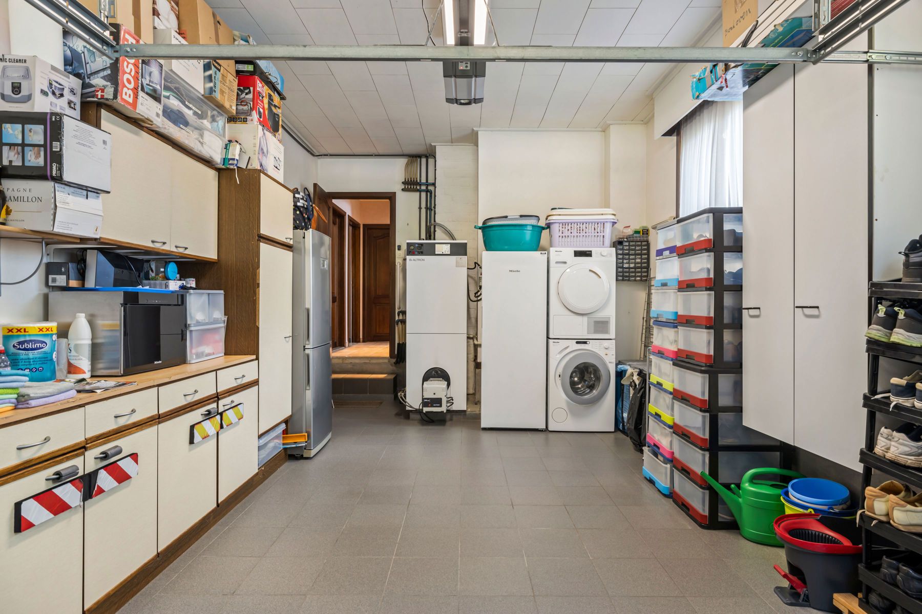 ONDER OPTIE Ruime villa in zeer goede staat met grote garage foto 15