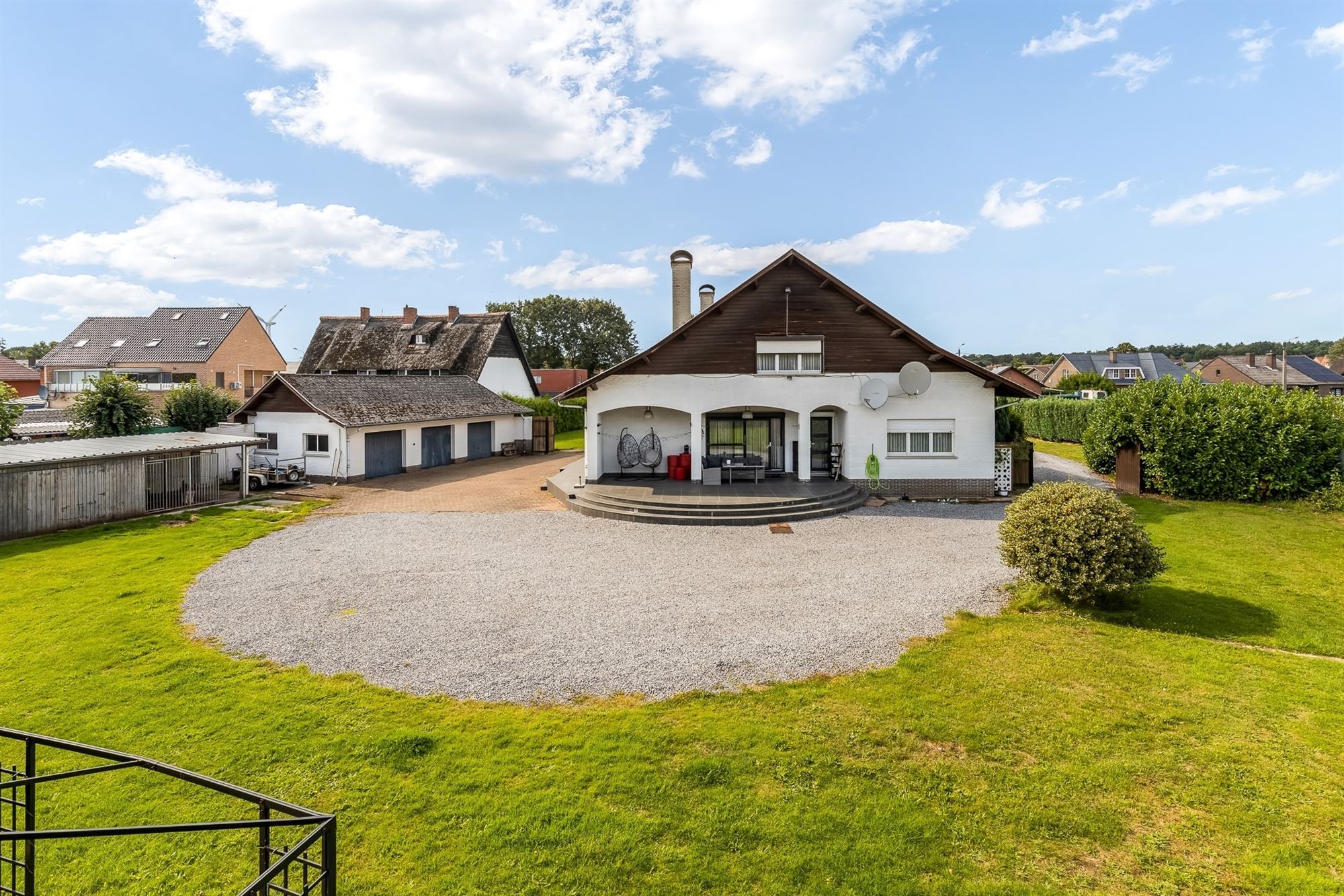 ZEER RUIME VILLA INGEDEELD ALS TWEEWOONST MET 6 SLAAPKAMERS OP EEN RUIM EN UITGESTREKT PERCEEL VAN 26ARE 69CA TE BEVERLO foto 24