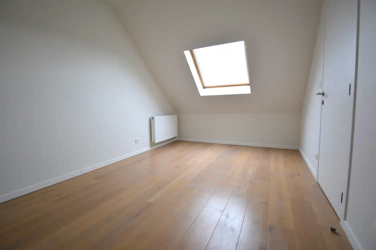 RUIM APPARTEMENT MET 2 SLK, TERRAS EN PARKING! foto 8