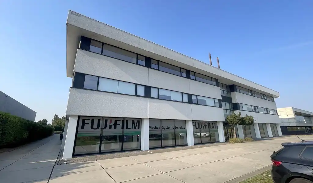 Modern afgewerkte kantoorruimte te huur in Burcht foto 20