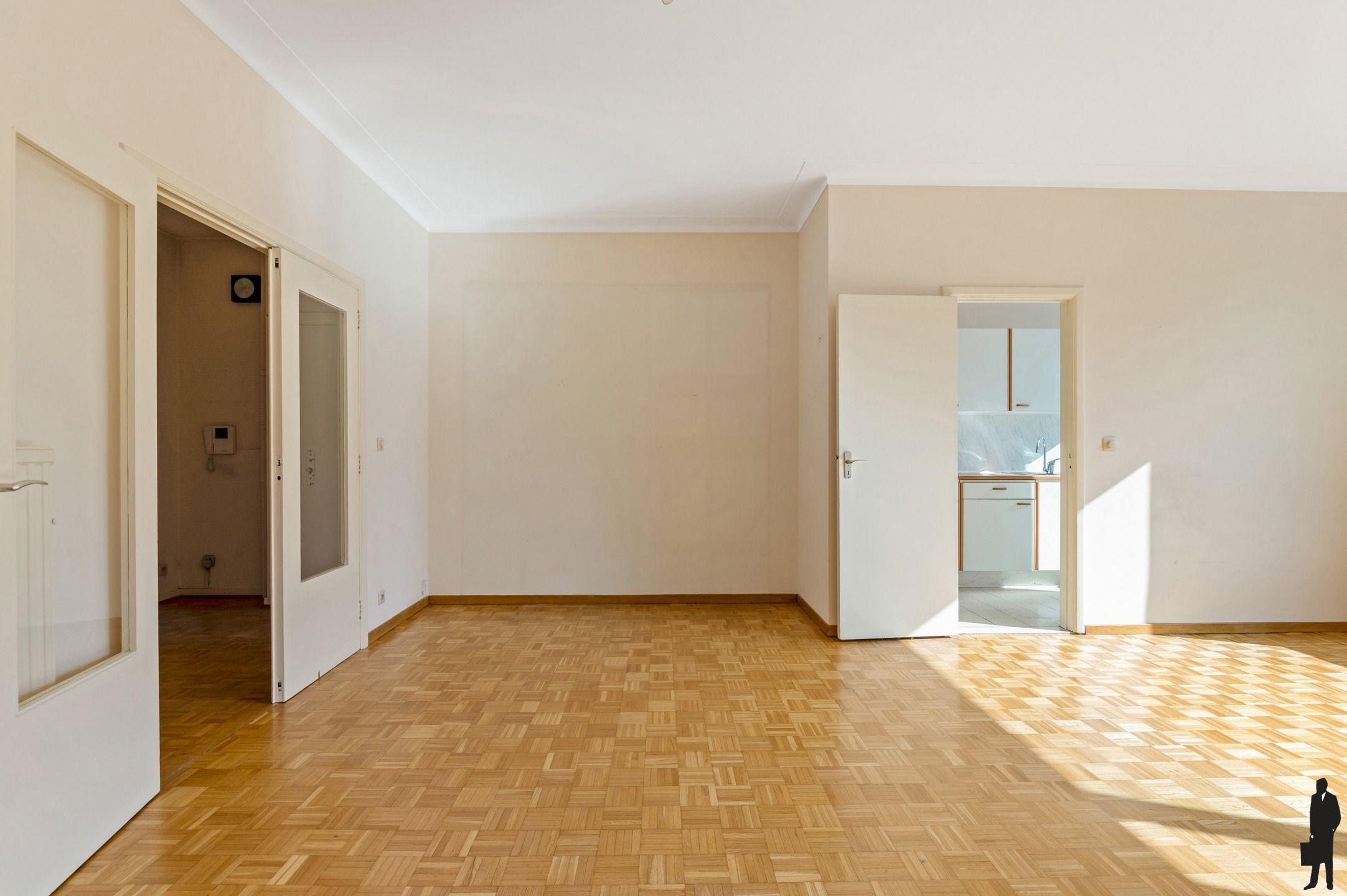 OP TE FRISSEN APPARTEMENT MET 2 SLAAPKAMERS EN TERRAS  foto 7