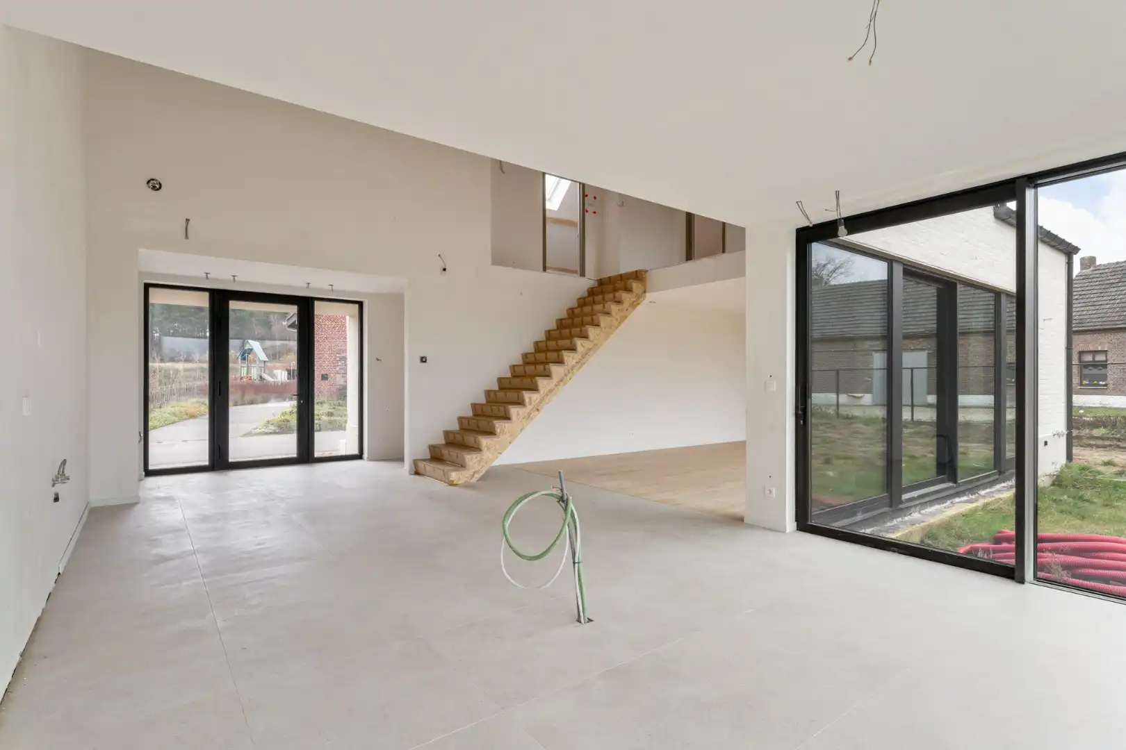 Exclusieve halfvrijstaande woning te koop na transformatie van bestaande hoeve naar 2 BEN-woningen!  foto 11