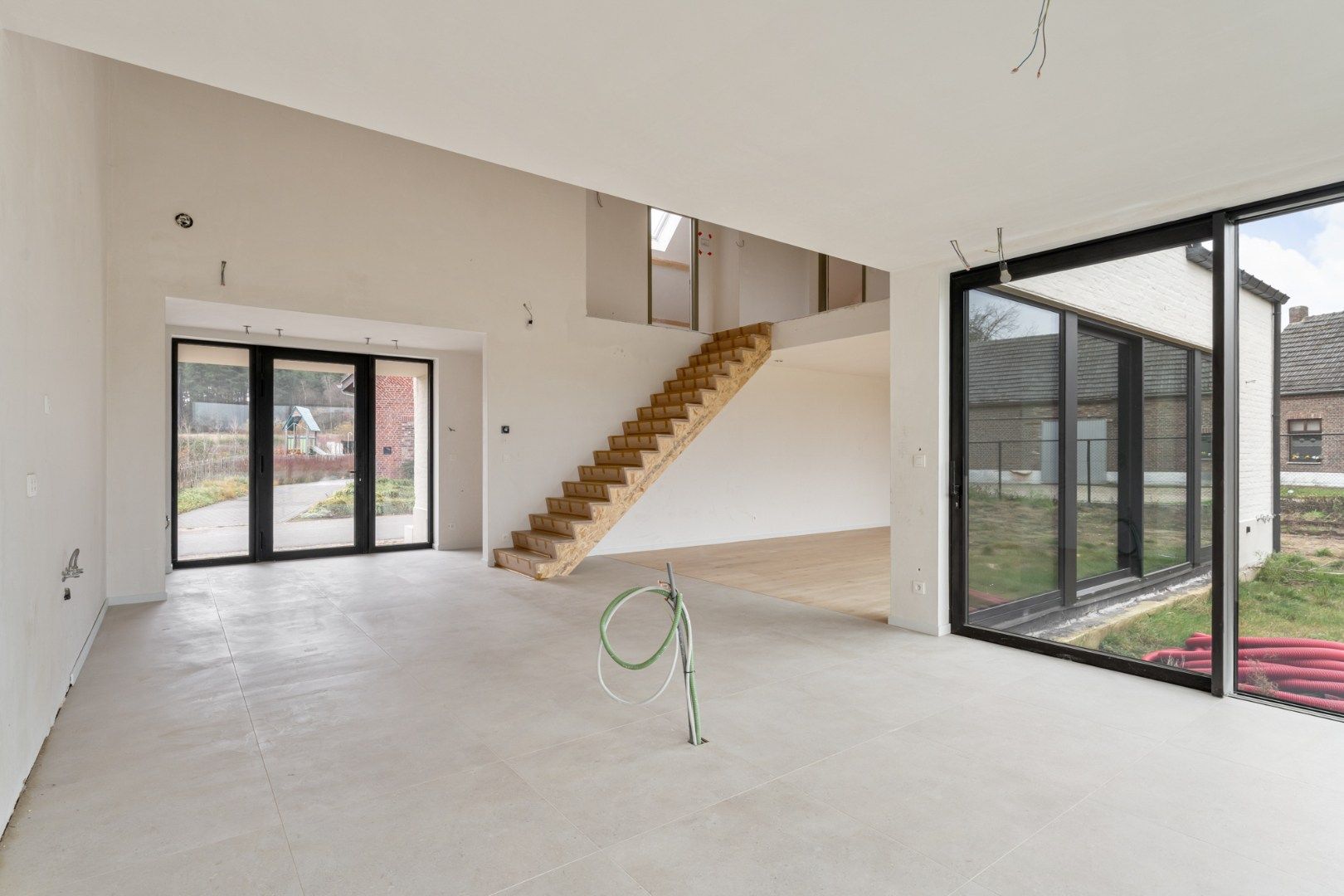 Exclusieve halfvrijstaande woning te koop na transformatie van bestaande hoeve naar 2 BEN-woningen!  foto 11