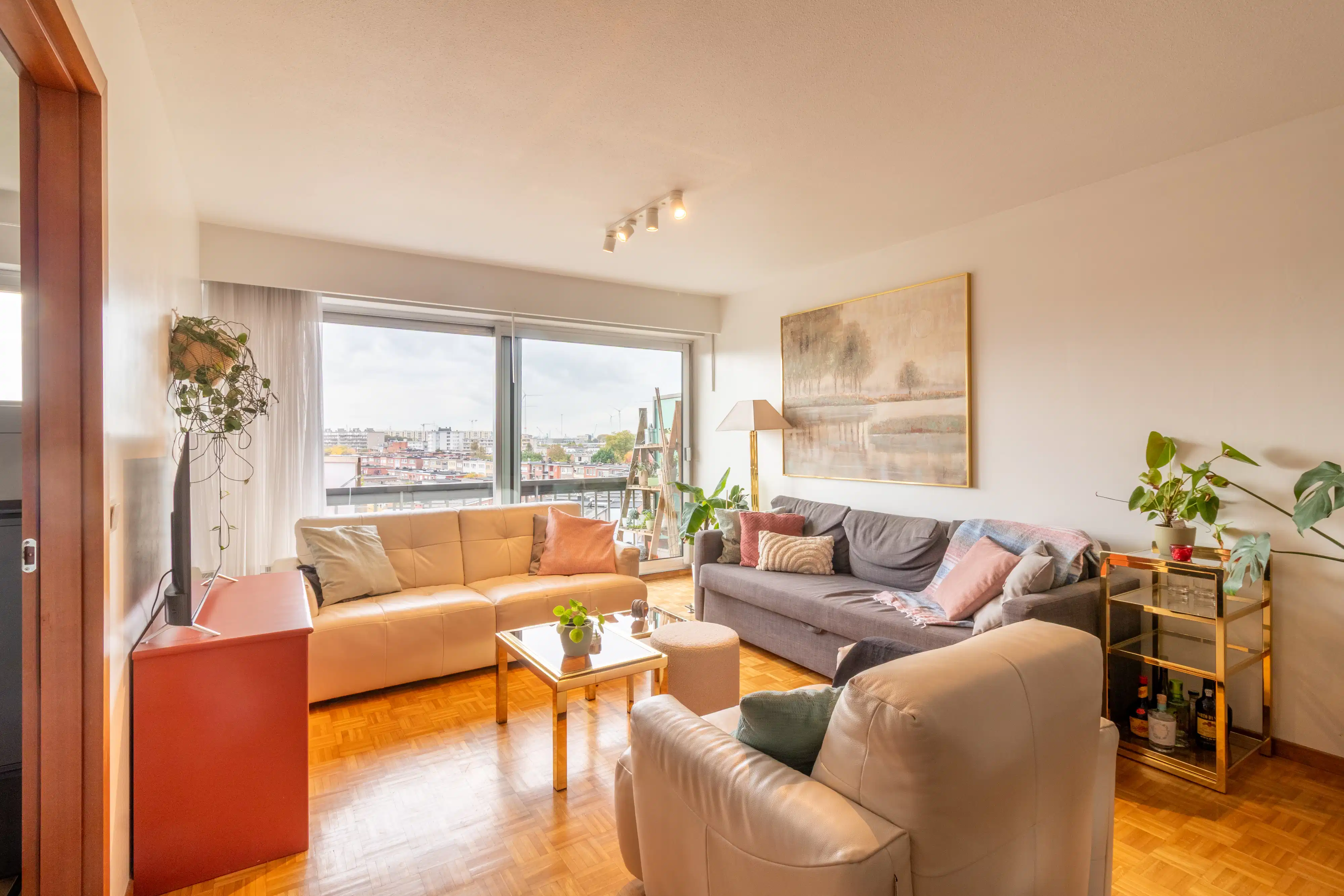 Licht appartement met twee terrassen en autostaanplaats foto 3