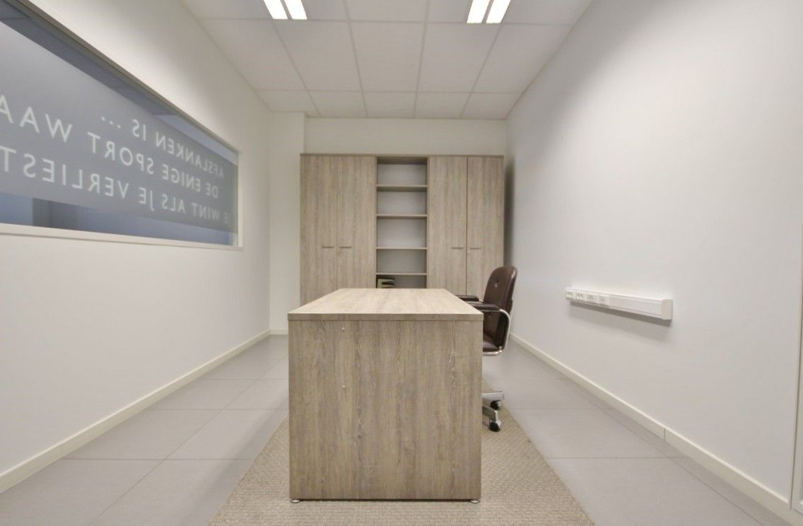 Ruim handelspand/bureelruimte op toplocatie in Sint-Truiden foto 15