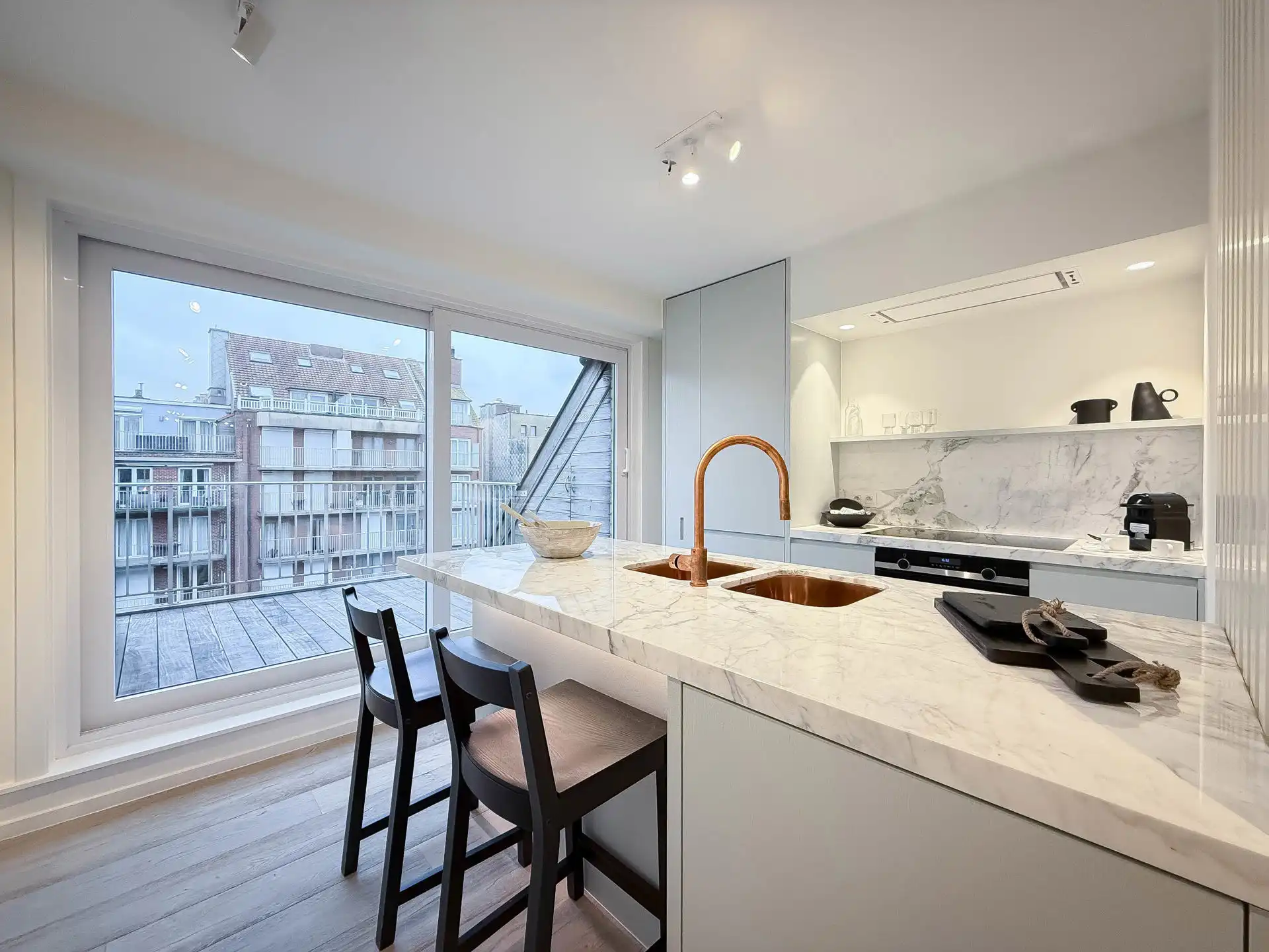 Stijlvol gerenoveerd duplex-appartement met 2 zonneterrassen foto 11