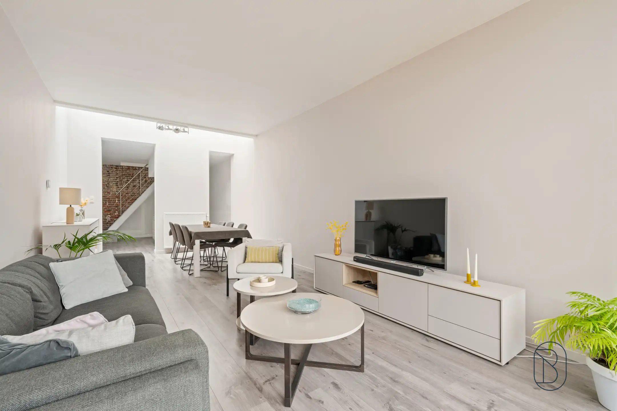 Gerenoveerde rijwoning met 2 SLK en zuidgerichte tuin foto 5