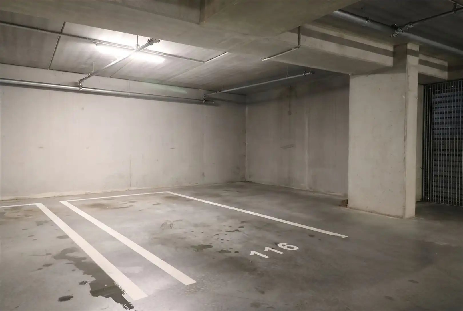 Ondergrondse autostaanplaats op het Nieuw-Zuid foto {{pictureIndex}}
