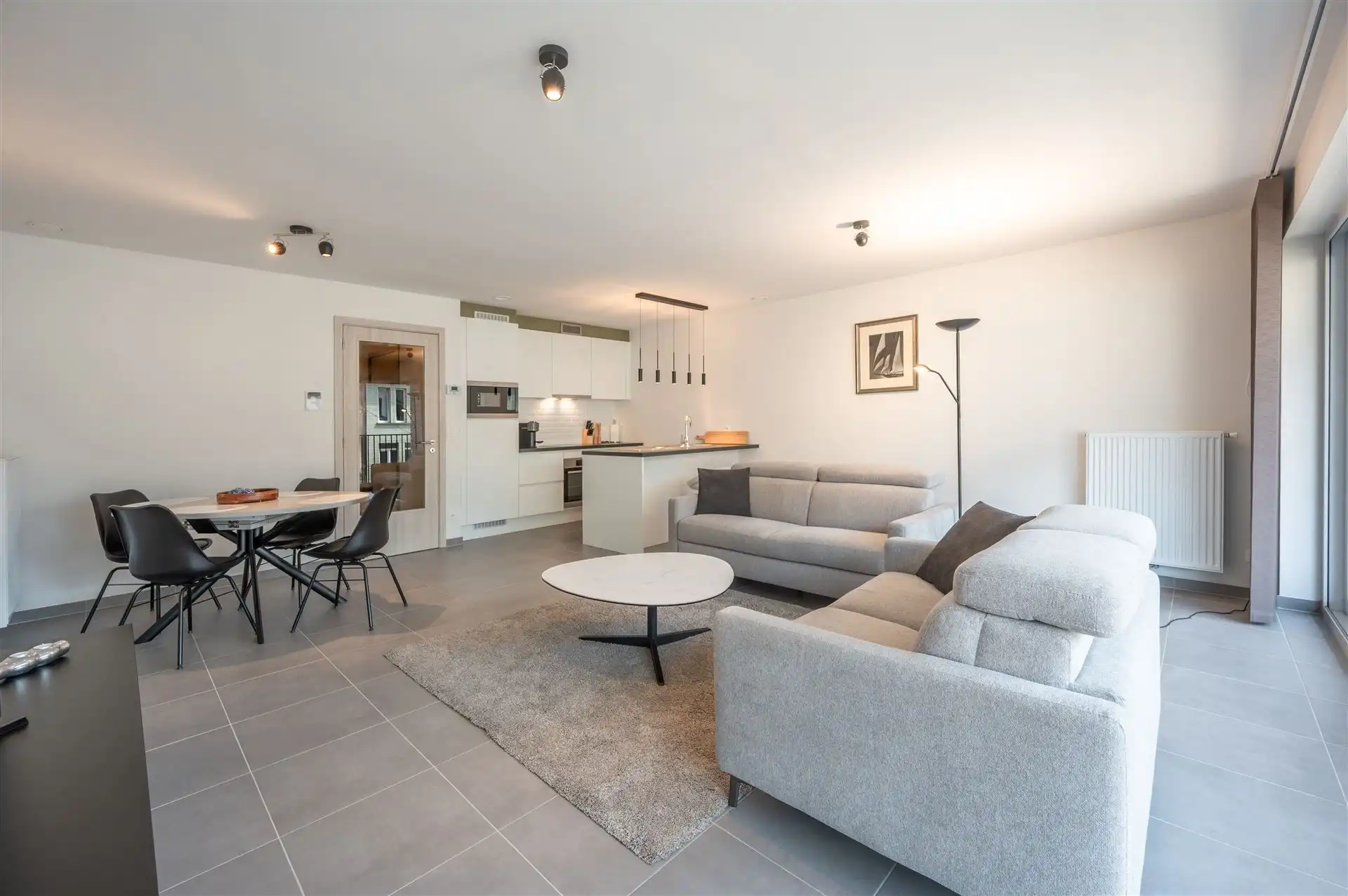 Gemeubeld appartement met 2 slaapkamers en ruim terras. foto 5