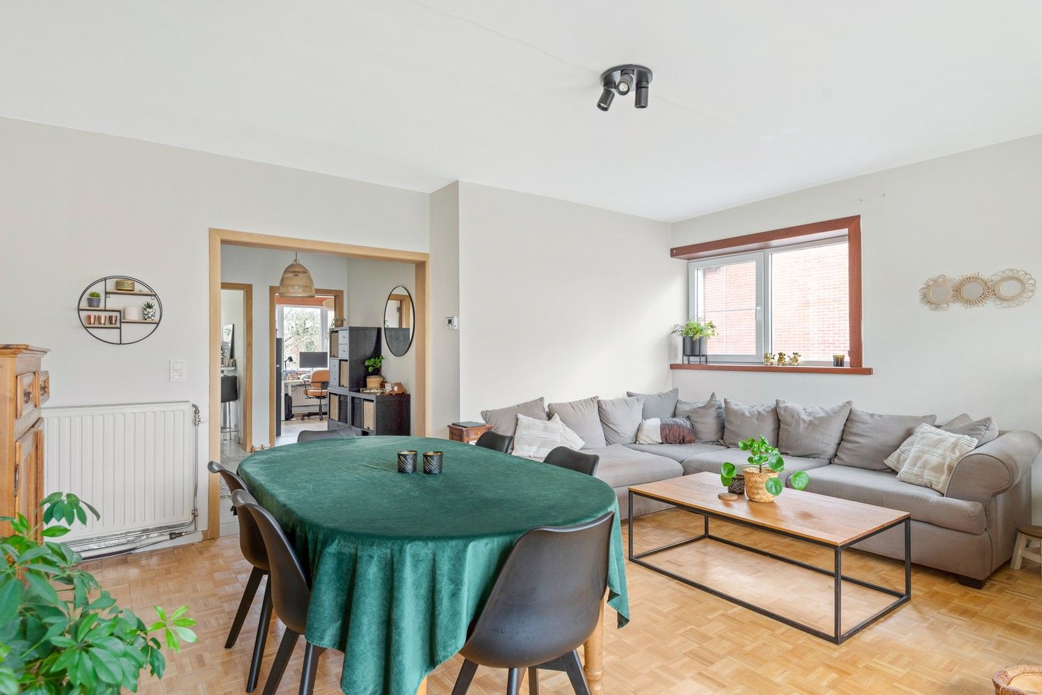 Lichtrijk duplexappartement te koop op toplocatie in Mortsel! foto 6