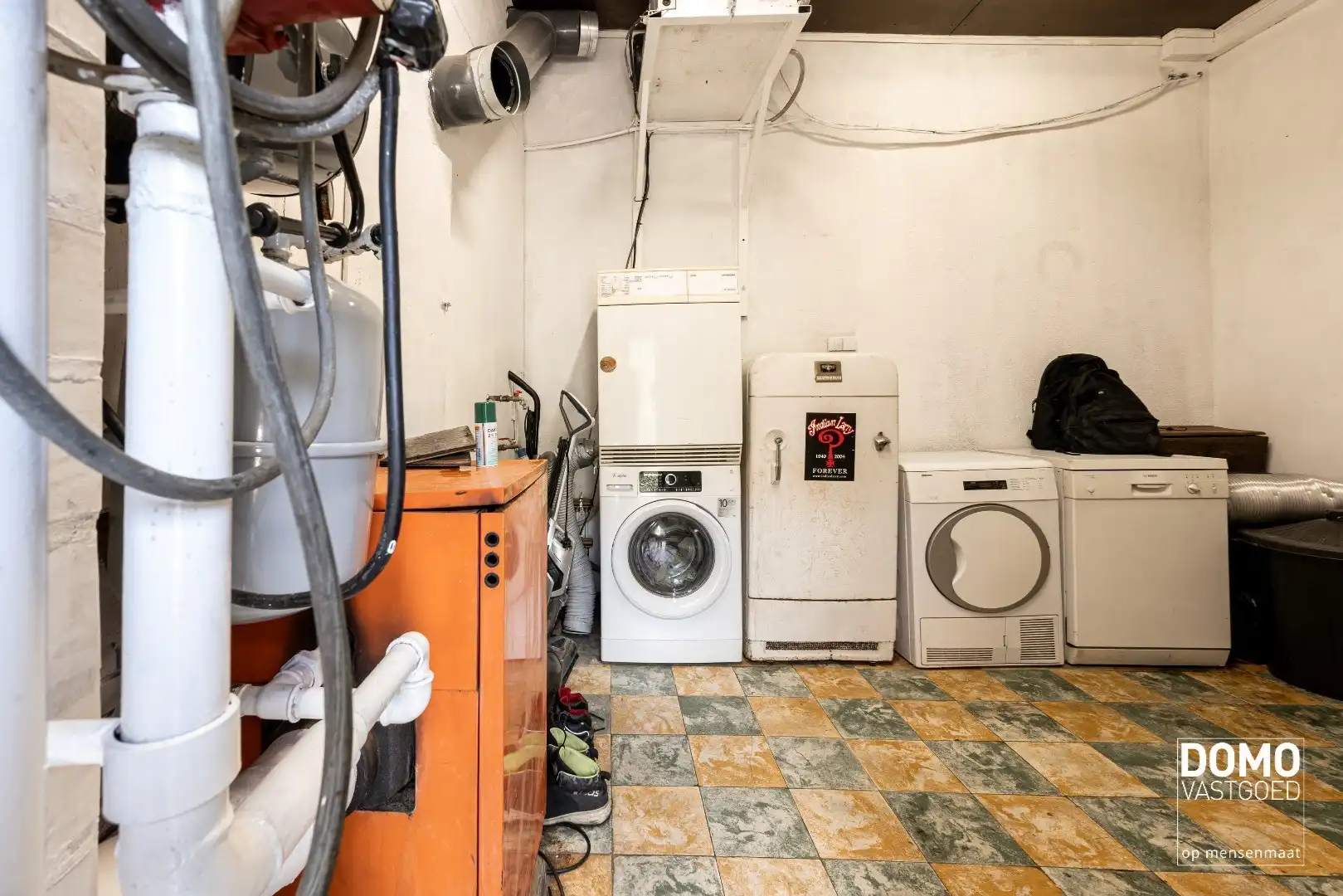 UNIEKE EIGENDOM MET WONING, 2 APPARTEMENTEN EN MAGAZIJNEN OP 13A88CA foto 14