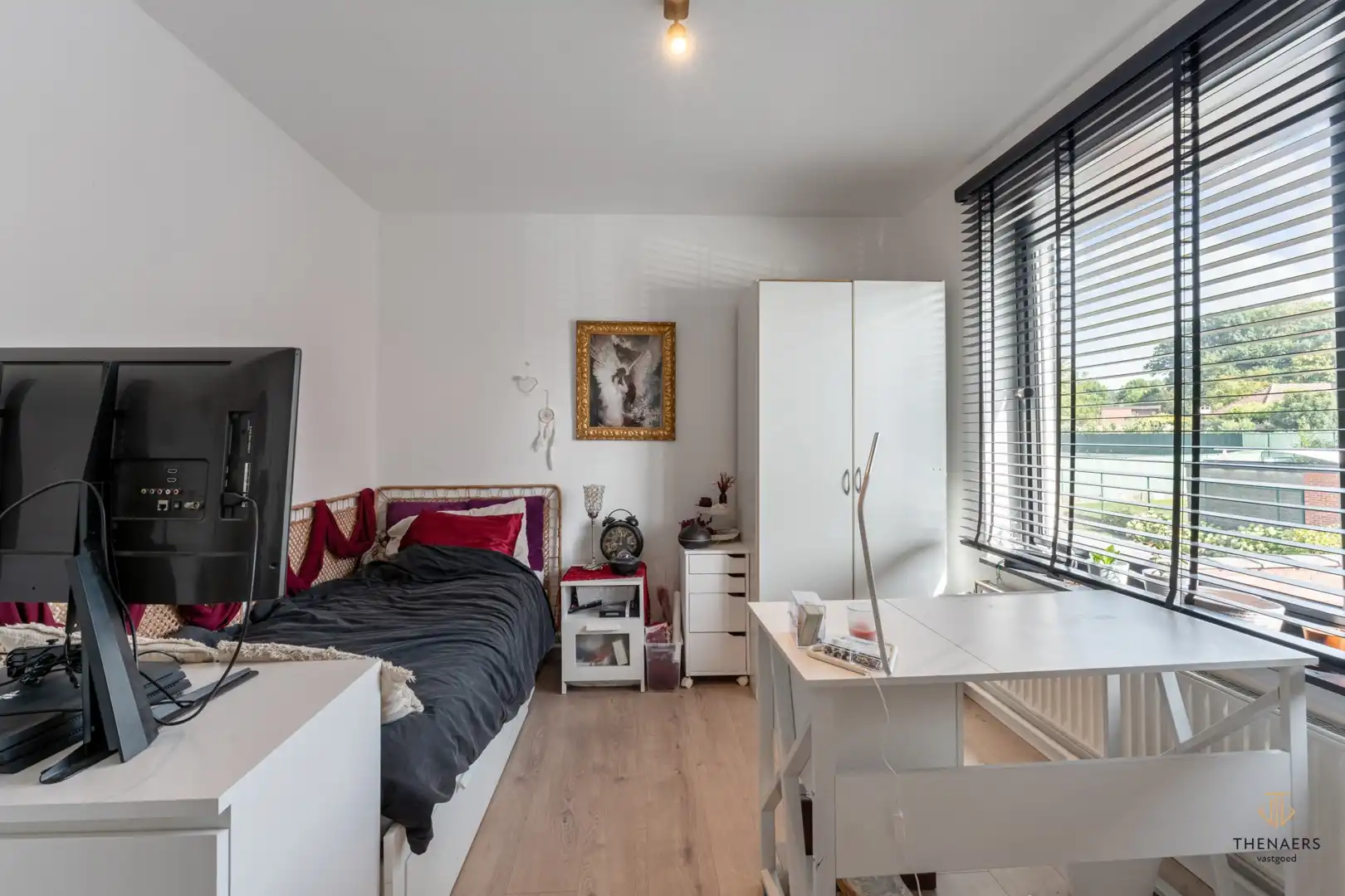 INSTAPKLARE WONING MET 3 SLAAPKAMERS, TUIN EN CARPORT. foto 21