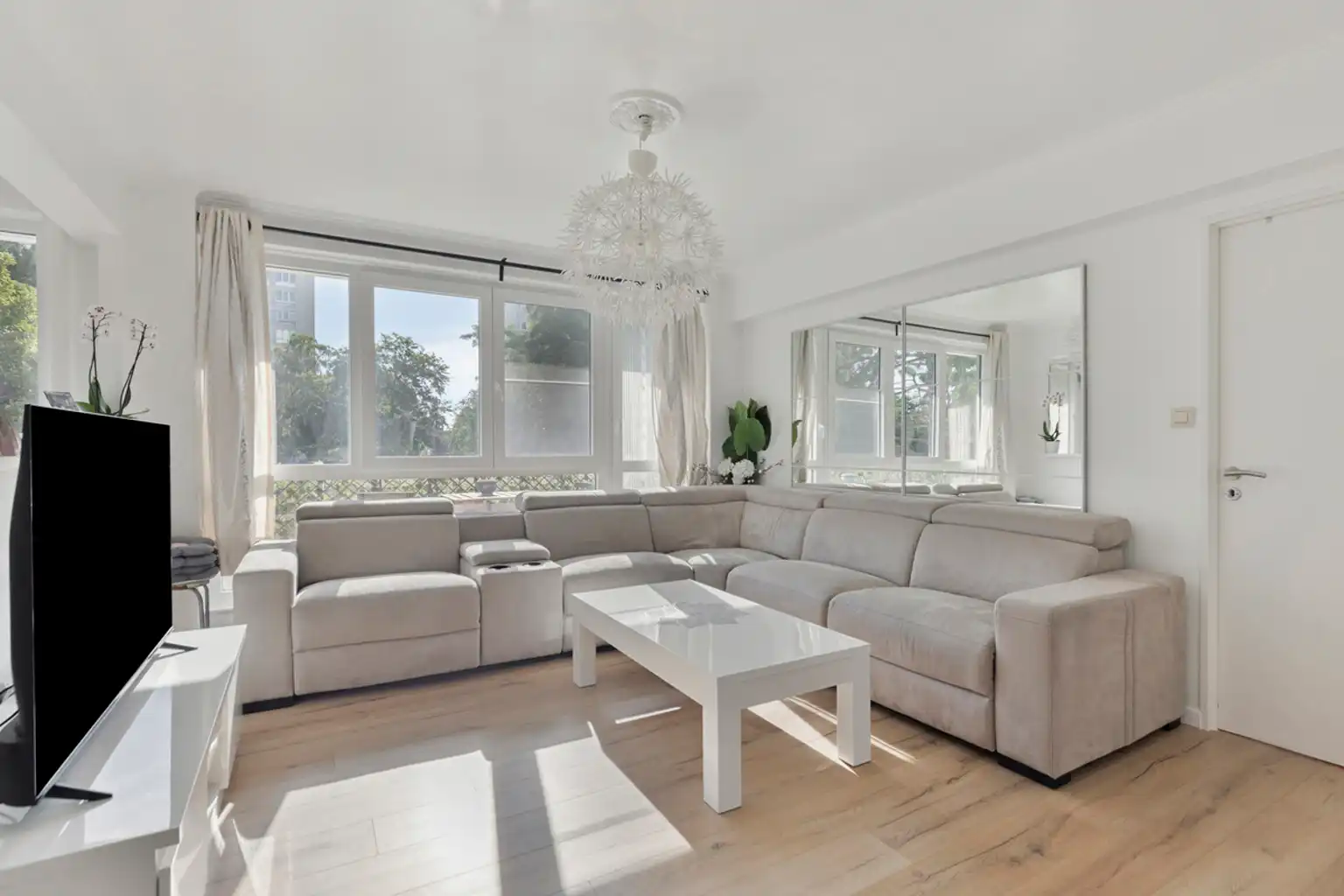 Instapklaar 1-slaapkamerappartement foto {{pictureIndex}}