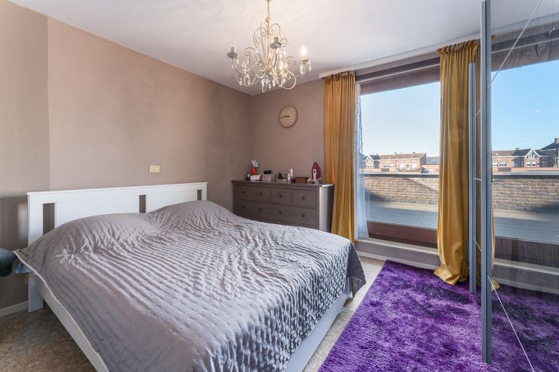 Roeselare : zeer ruim en lichtrijk appartement aan de rand van het centrum met 2 slps, terras vooraan en groot terras achteraan, opp 115 m2 foto 8