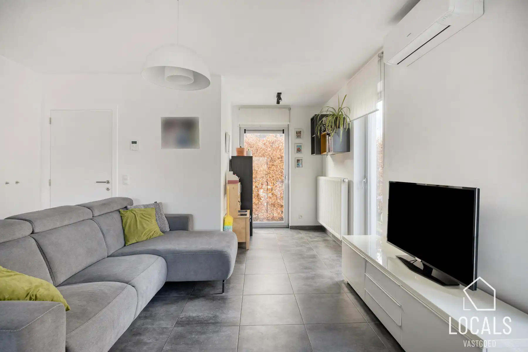 Recente instapklare HOB met garage, tuin en 3 slaapkamers foto 3