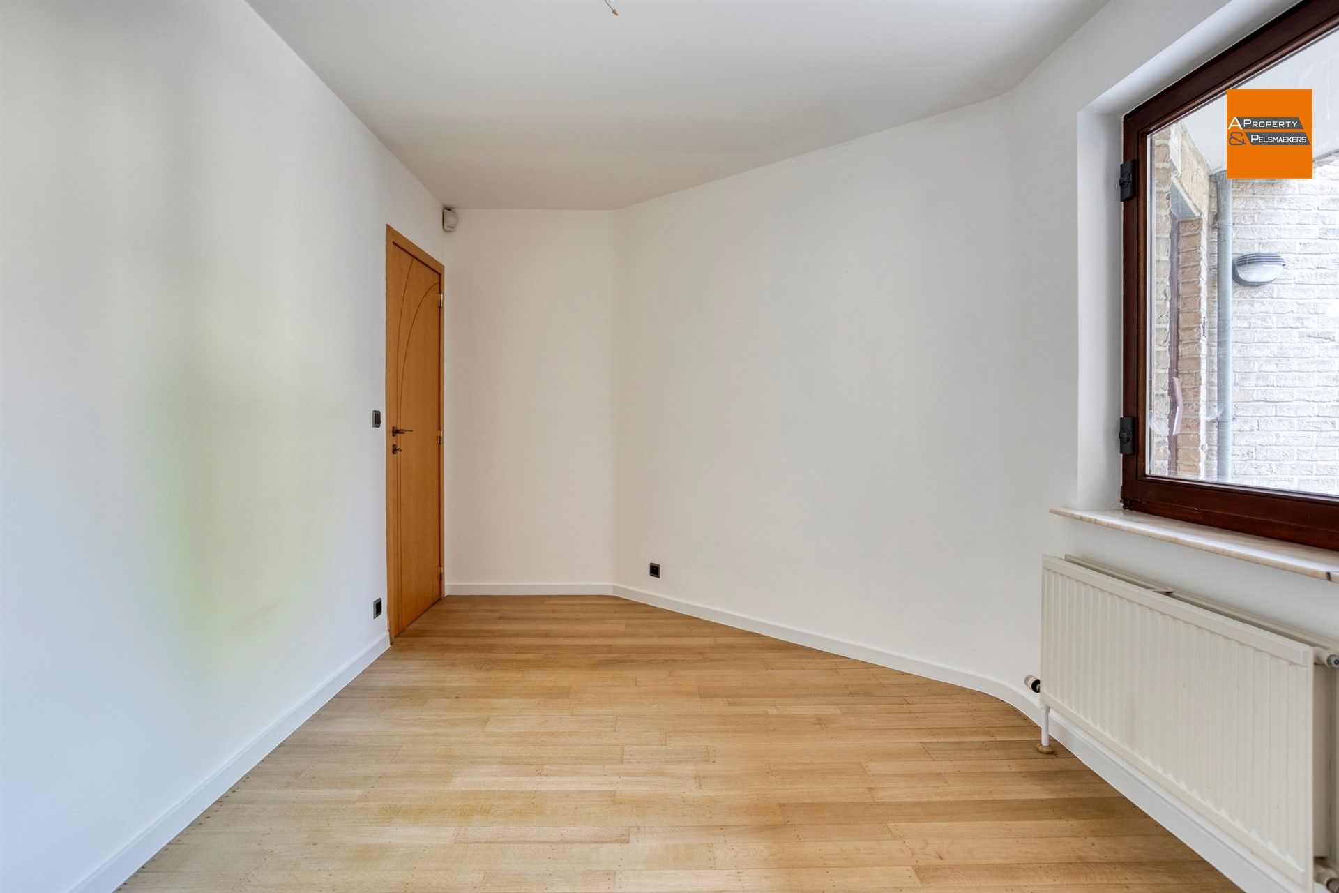 2 slaapkamers appartement met grote tuin foto 10