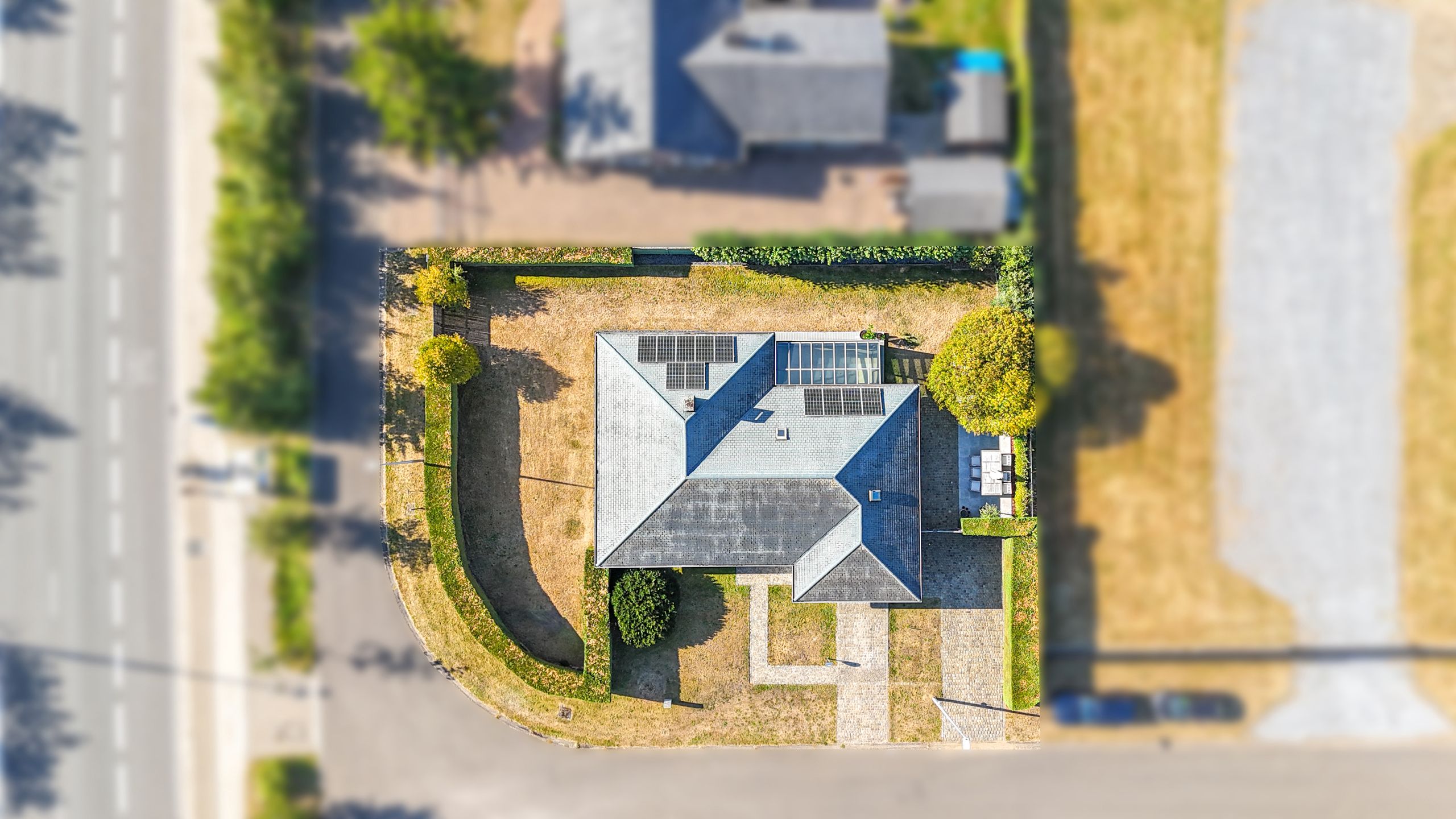 Gerenoveerde gelijkvloerse woning met 3 slpks en garage! foto 44