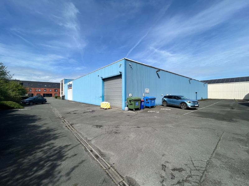 Polyvalent bedrijfspand met uitstekende visibiliteit & ruime parking – Gent (Havengebied) foto 6