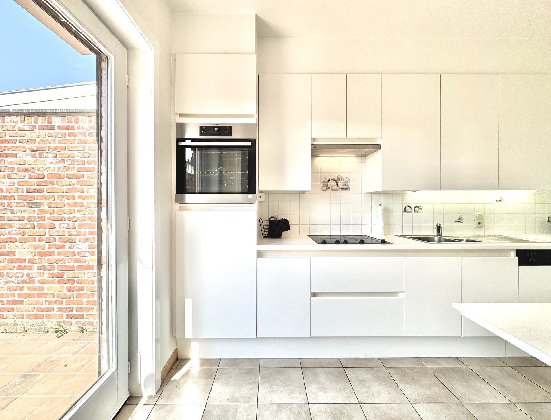 INSTAPKLARE WONING MET 3 SLPKS, TUIN & DUBBELE GARAGE foto 9