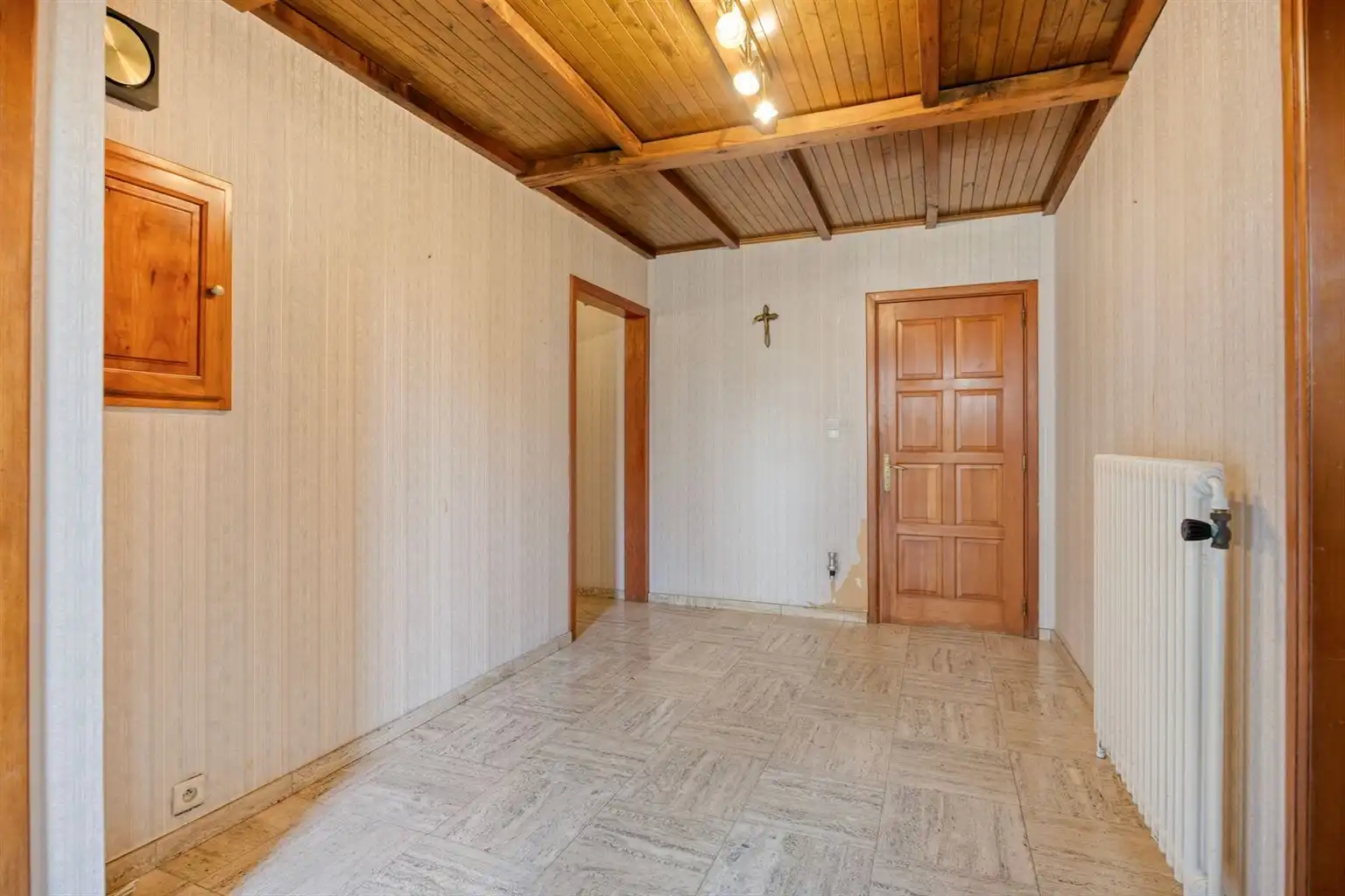 Vrijstaande woning op een uitzonderlijk perceel van 29a95ca met 4 slaapkamers en inpandige garage, gelegen op een rustige toplocatie nabij het centrum van Maaseik. foto 3