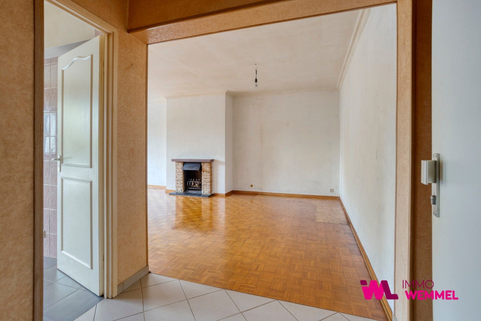 Rustig gelegen appartement met 2 terrassen, 2 slaapkamers, lift en kelder. Goed onderhouden gebouw, te renoveren naar eigen smaak. Optionele garage (€ 30.000).  foto 3