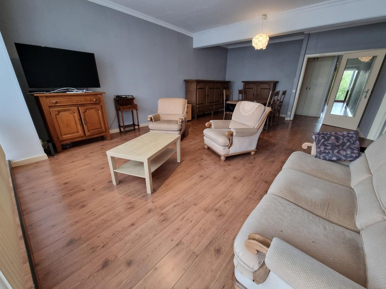 Verzorgd en ruim appartement van 97m², met 2 slaapkamers, terras aan de achterzijde en private kelderberging . foto 3